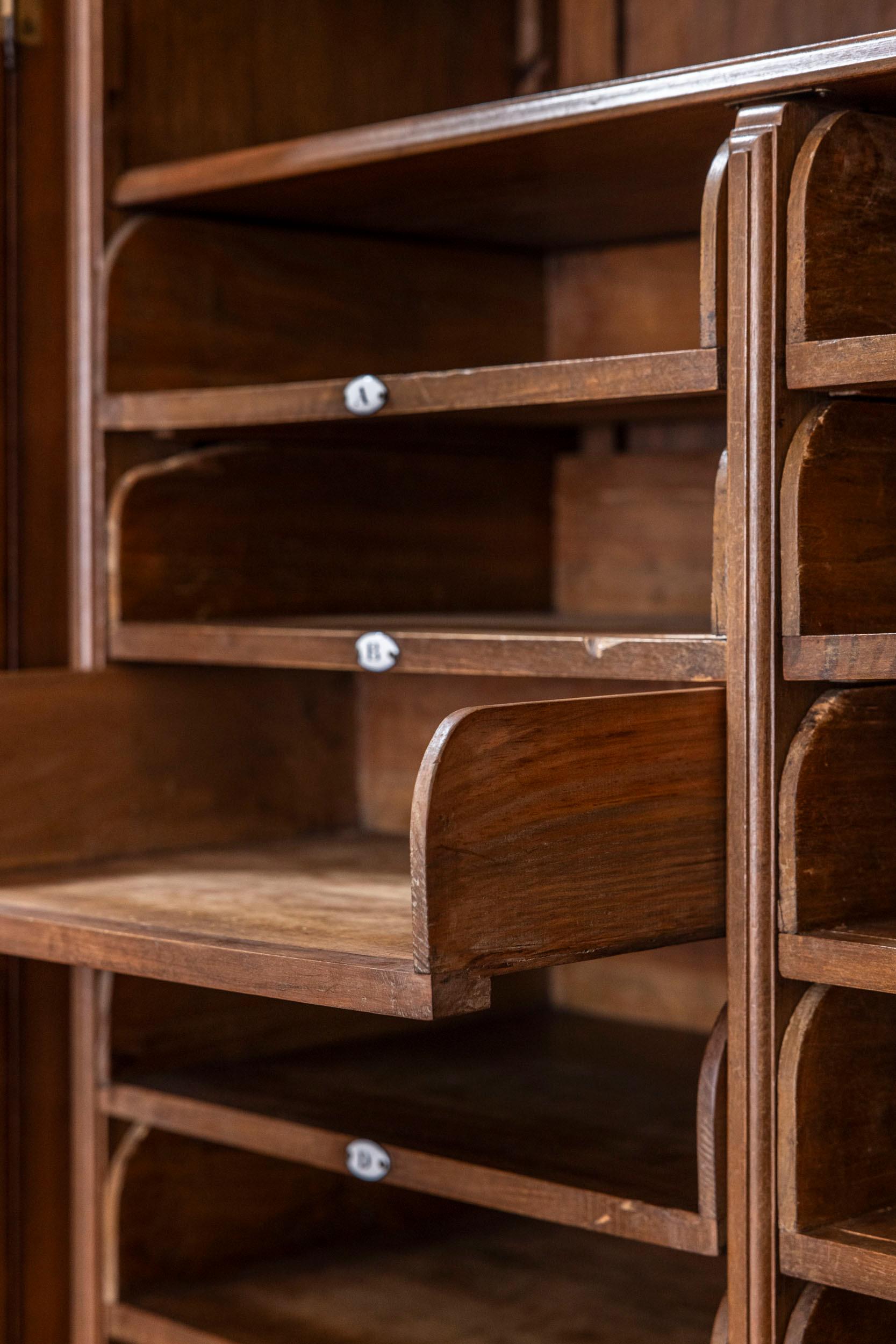 Bois Armoire en bois plaqué du milieu du siècle, Italie années 1940 en vente