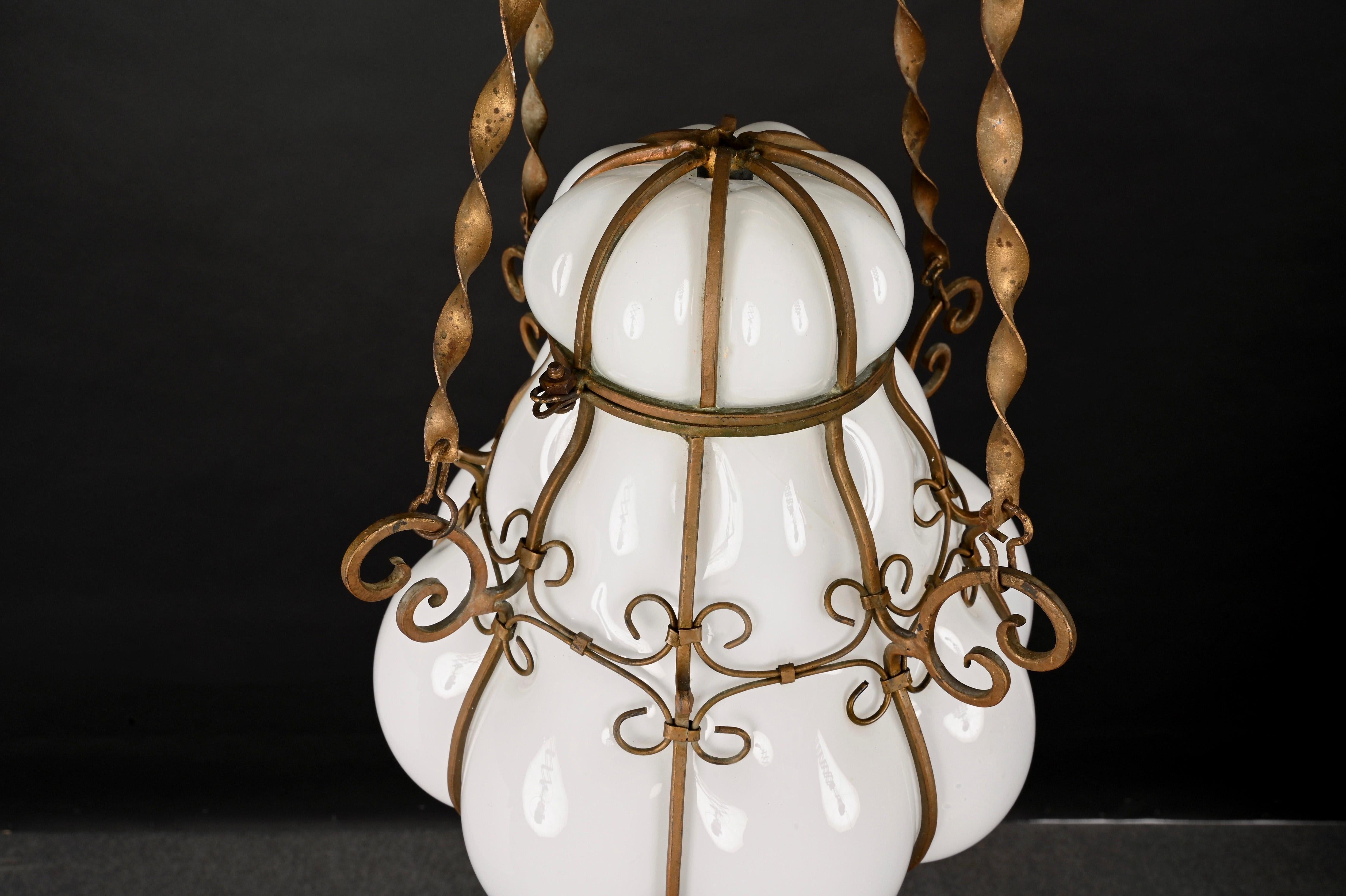 Midcentury Venetian Brass and Mouth Blown Murano White Glass Chandelier, 1940s For Sale 11