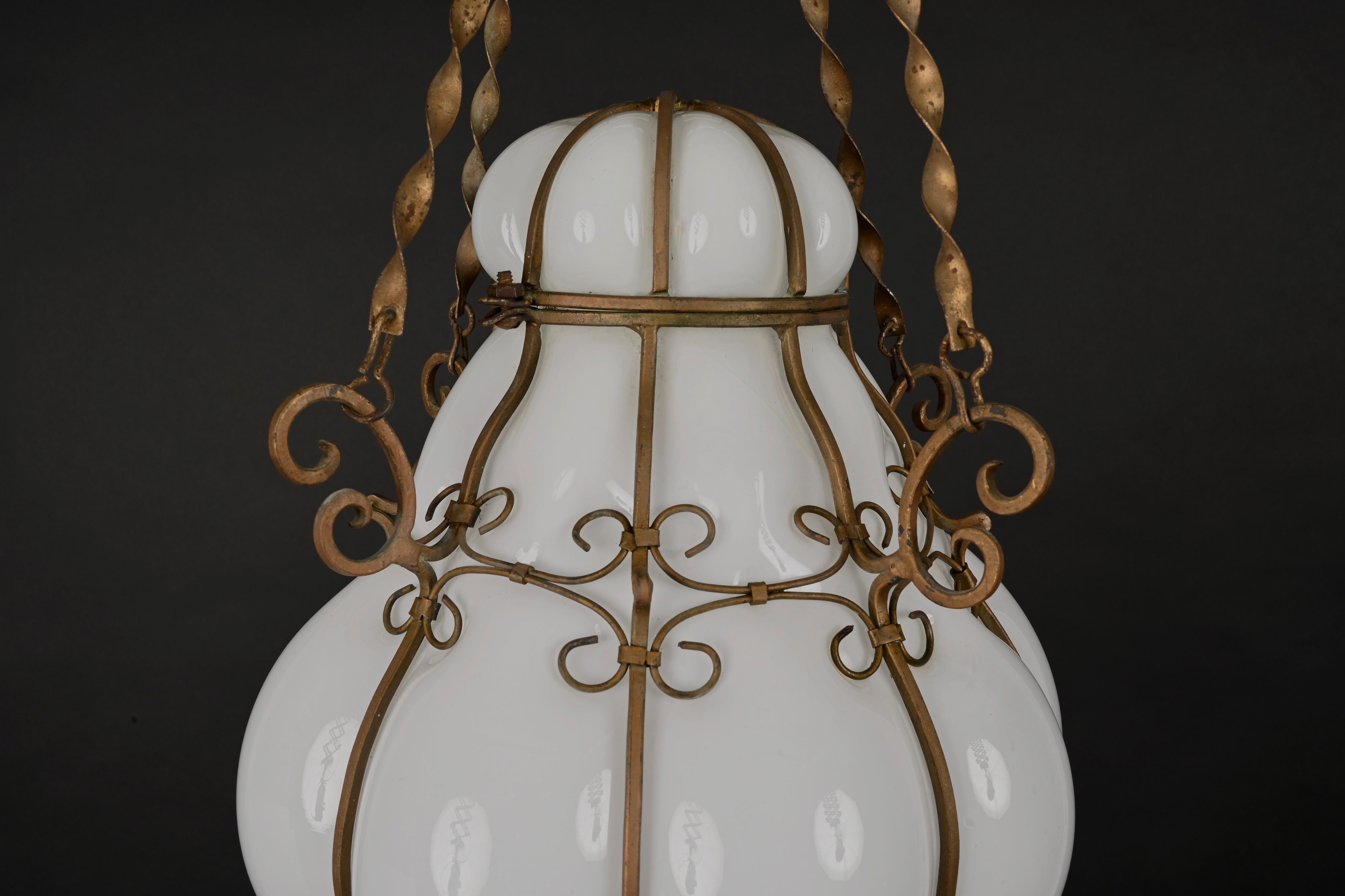 Midcentury Venetian Brass and Mouth Blown Murano White Glass Chandelier, 1940s For Sale 13