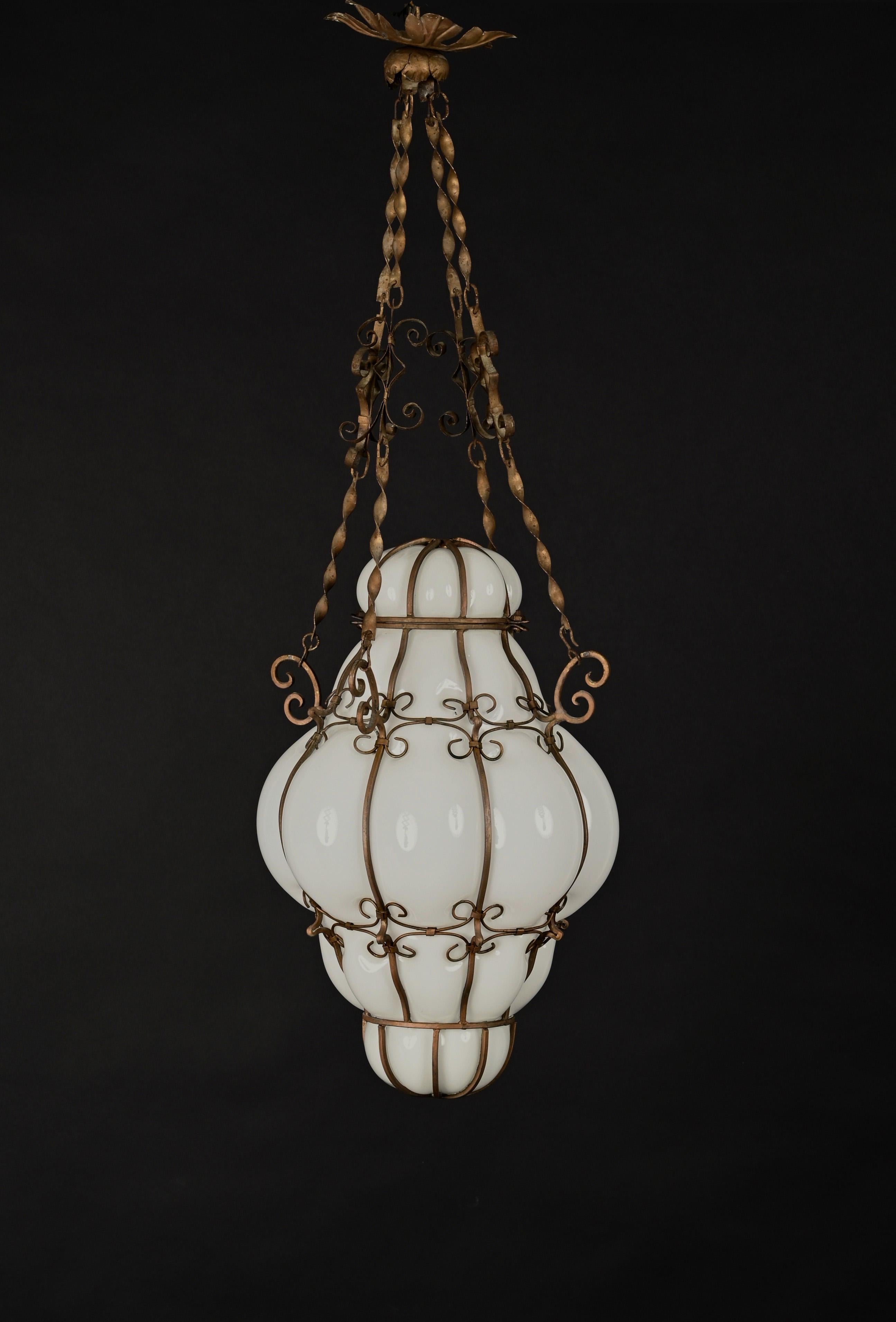 Mid-Century Modern Midcentury Venetian Brass and Mouth Blown Murano White Glass Chandelier, 1940s For Sale