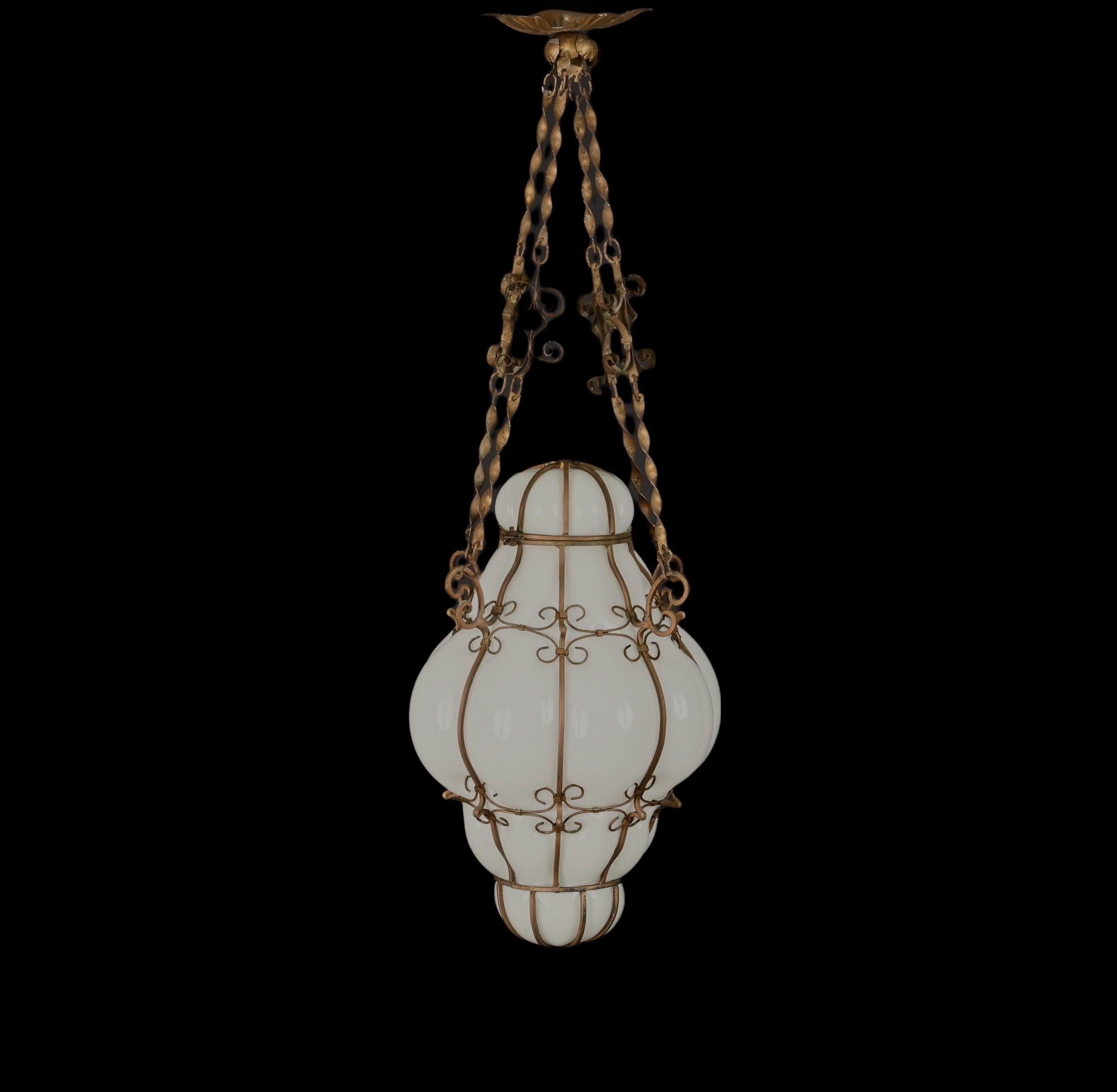 Midcentury Venetian Brass and Mouth Blown Murano White Glass Chandelier, 1940s For Sale 2