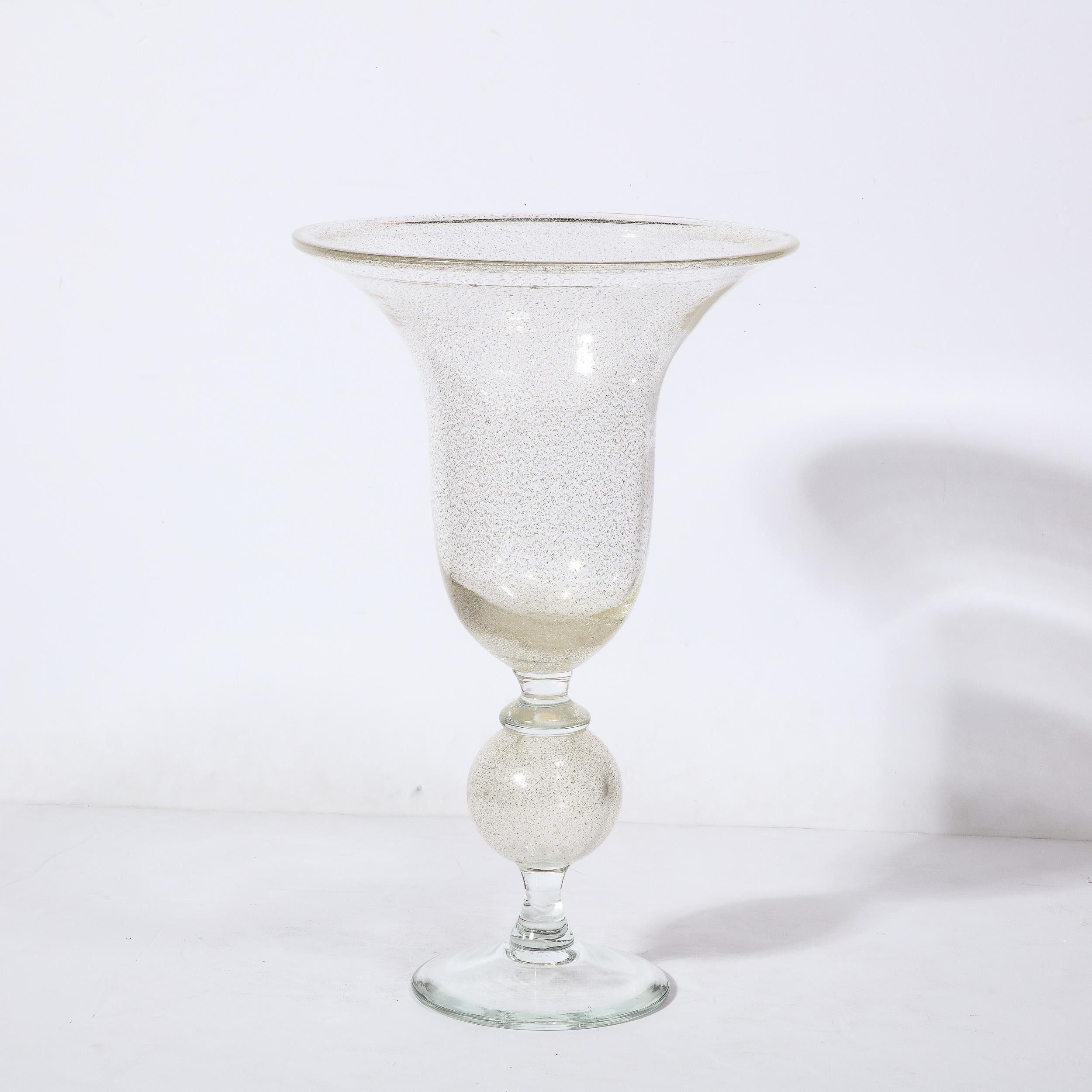 Vase vénitien palatial en verre translucide soufflé à la main du milieu du siècle dernier par Vetri Artistici en vente 4