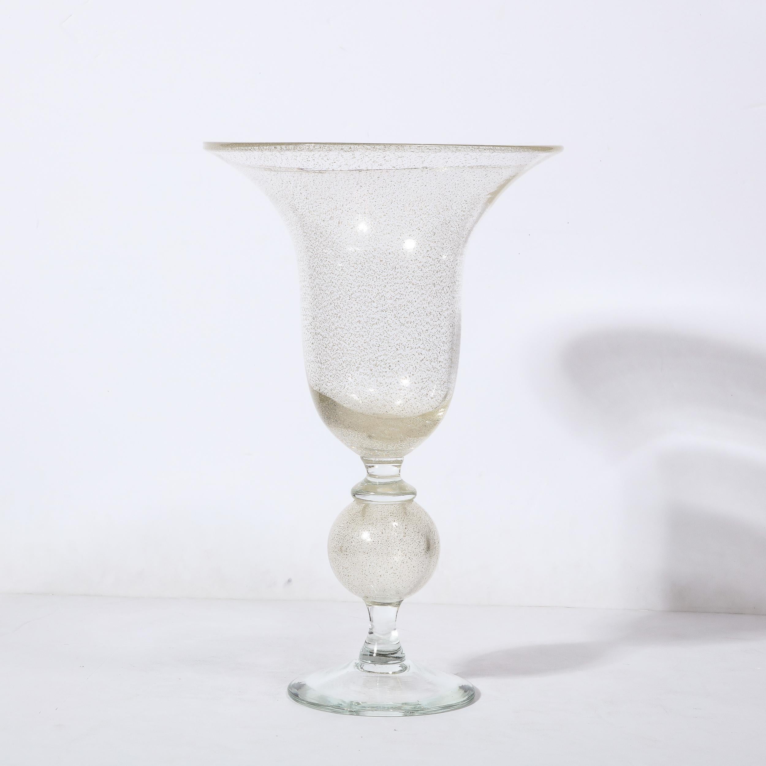 Vase vénitien palatial en verre translucide soufflé à la main du milieu du siècle dernier par Vetri Artistici en vente 1