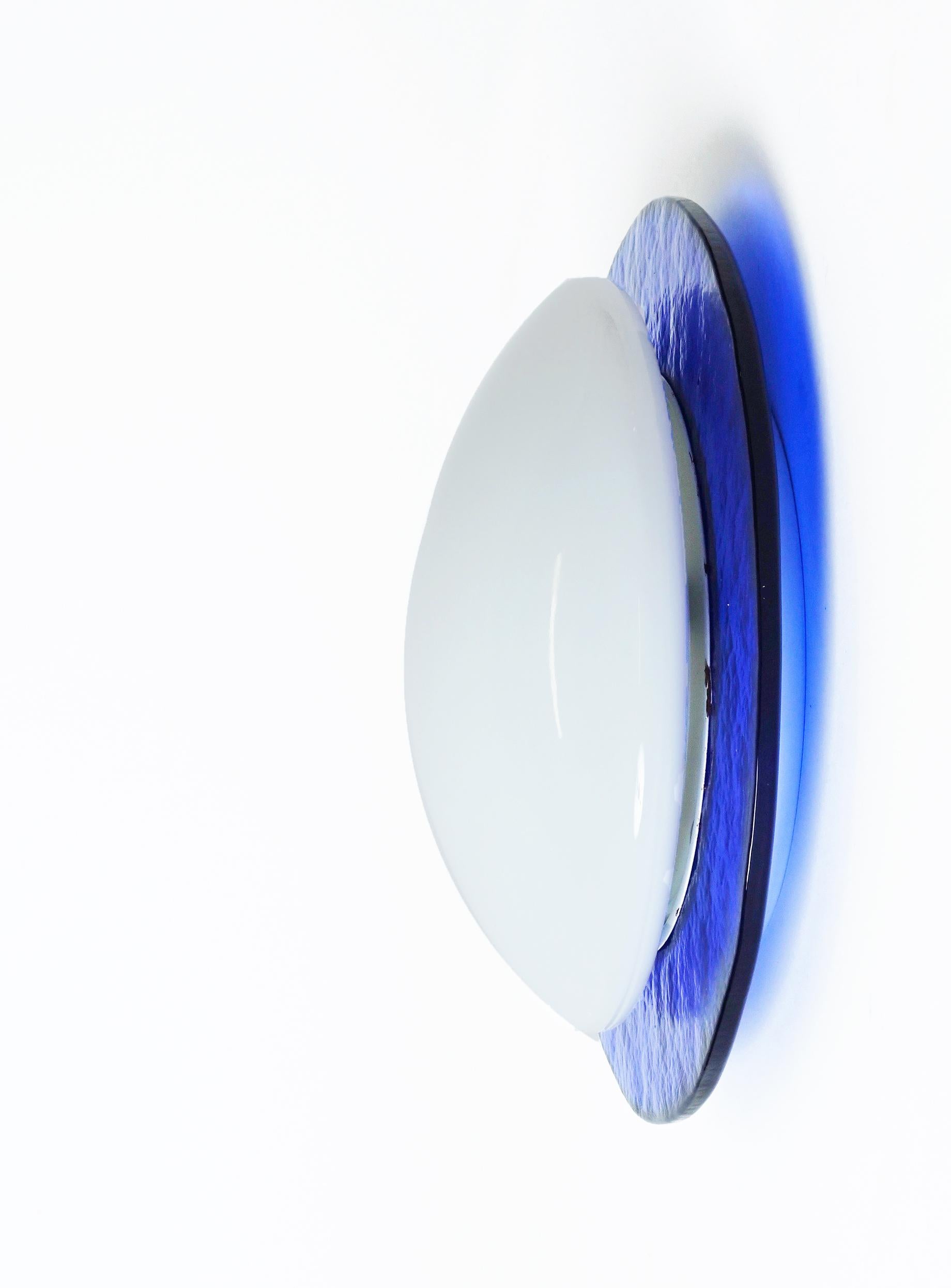 MIdcentury Vetri Murano Round Blue and White Artistic Glass Italian Sconce 1970s For Sale 7