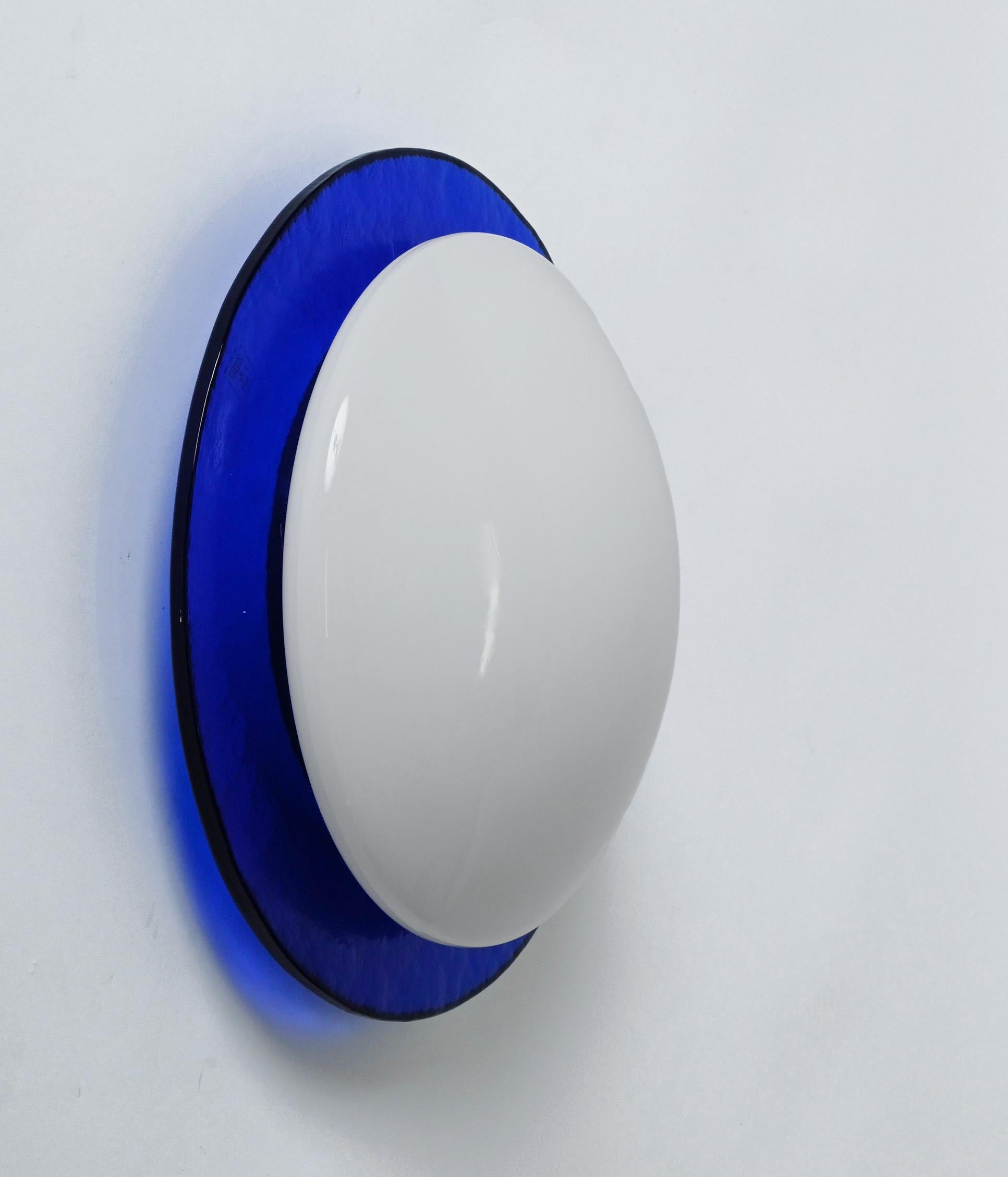 MIdcentury Vetri Murano Round Blue and White Artistic Glass Italian Sconce 1970s For Sale 13
