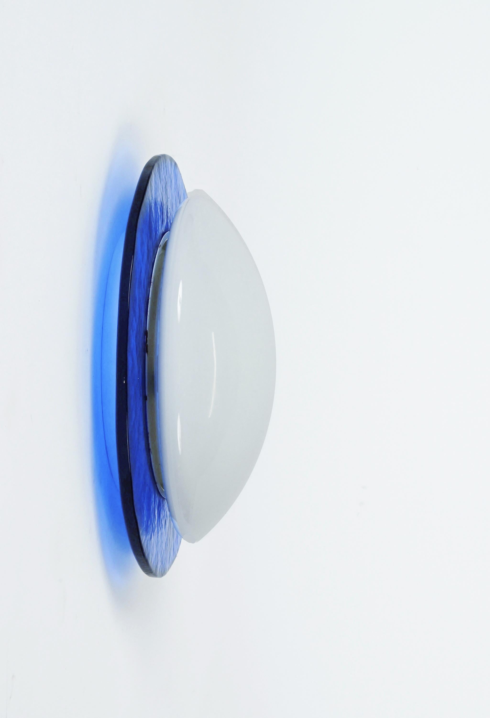 Mid-Century Modern MIdcentury Vetri Murano Round Blue and White Artistic Glass Italian Sconce 1970s For Sale