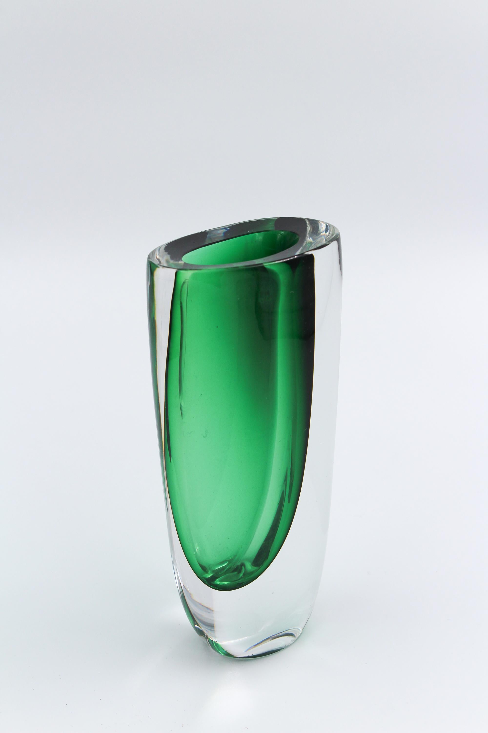 A very decorative midcentury glass vase by Swedish designer Vicke Lindstrand for Kosta. Very good vintage condition.