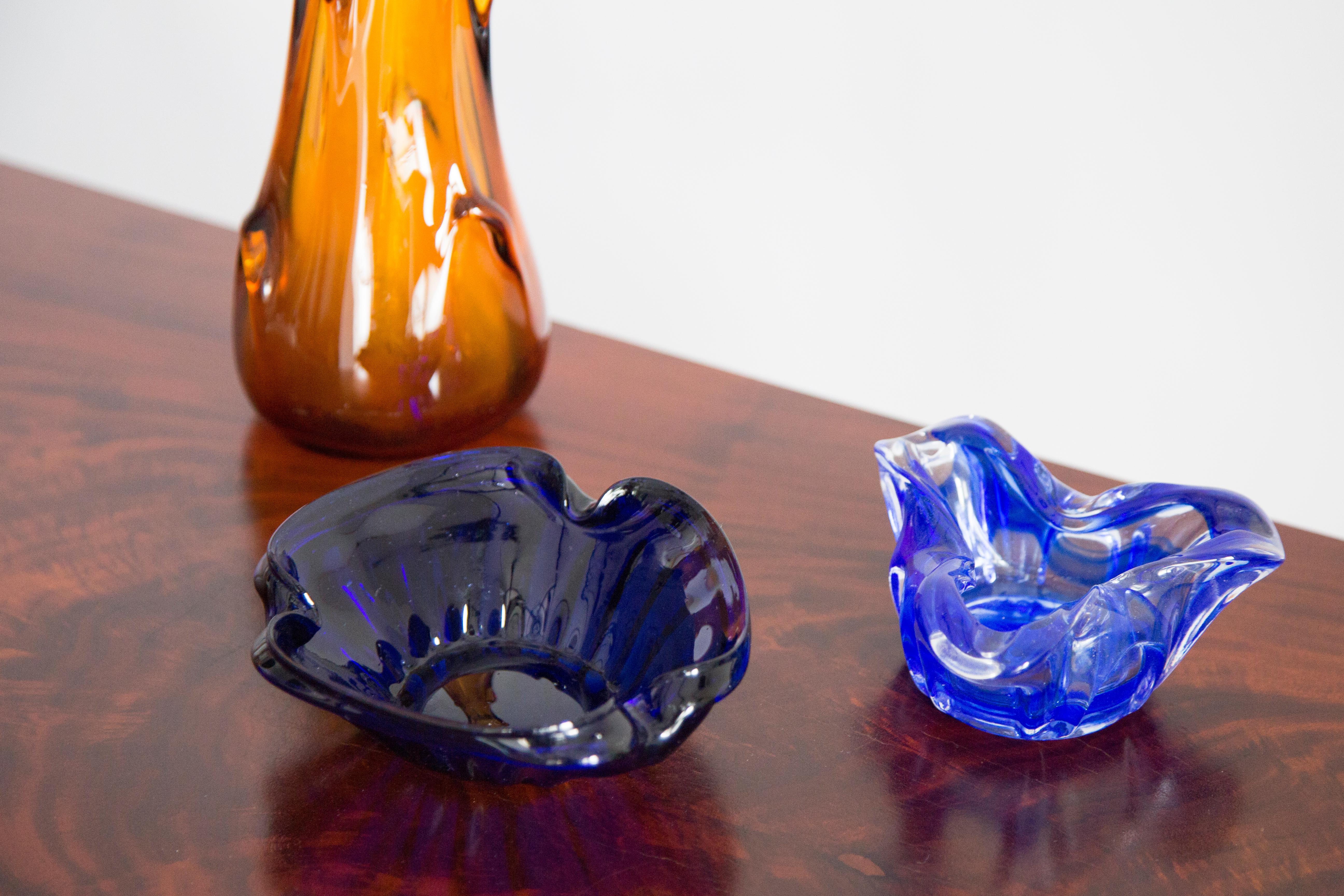 Cenicero Plato Decorativo de Vidrio con Flor Azul de Mediados de Siglo, Italia, años 60 Moderno de mediados de siglo en venta