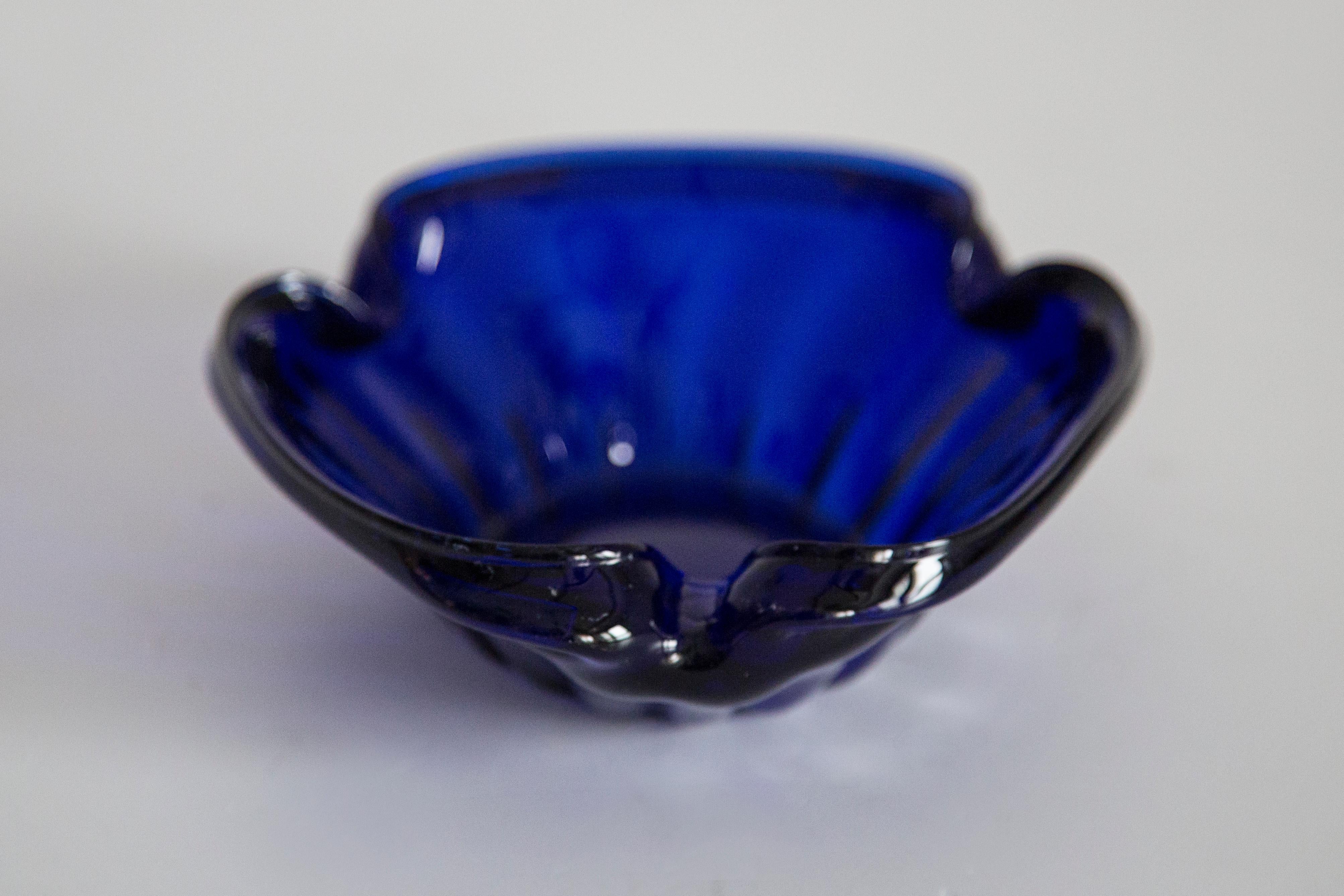 Cenicero Plato Decorativo de Vidrio con Flor Azul de Mediados de Siglo, Italia, años 60 Italiano en venta
