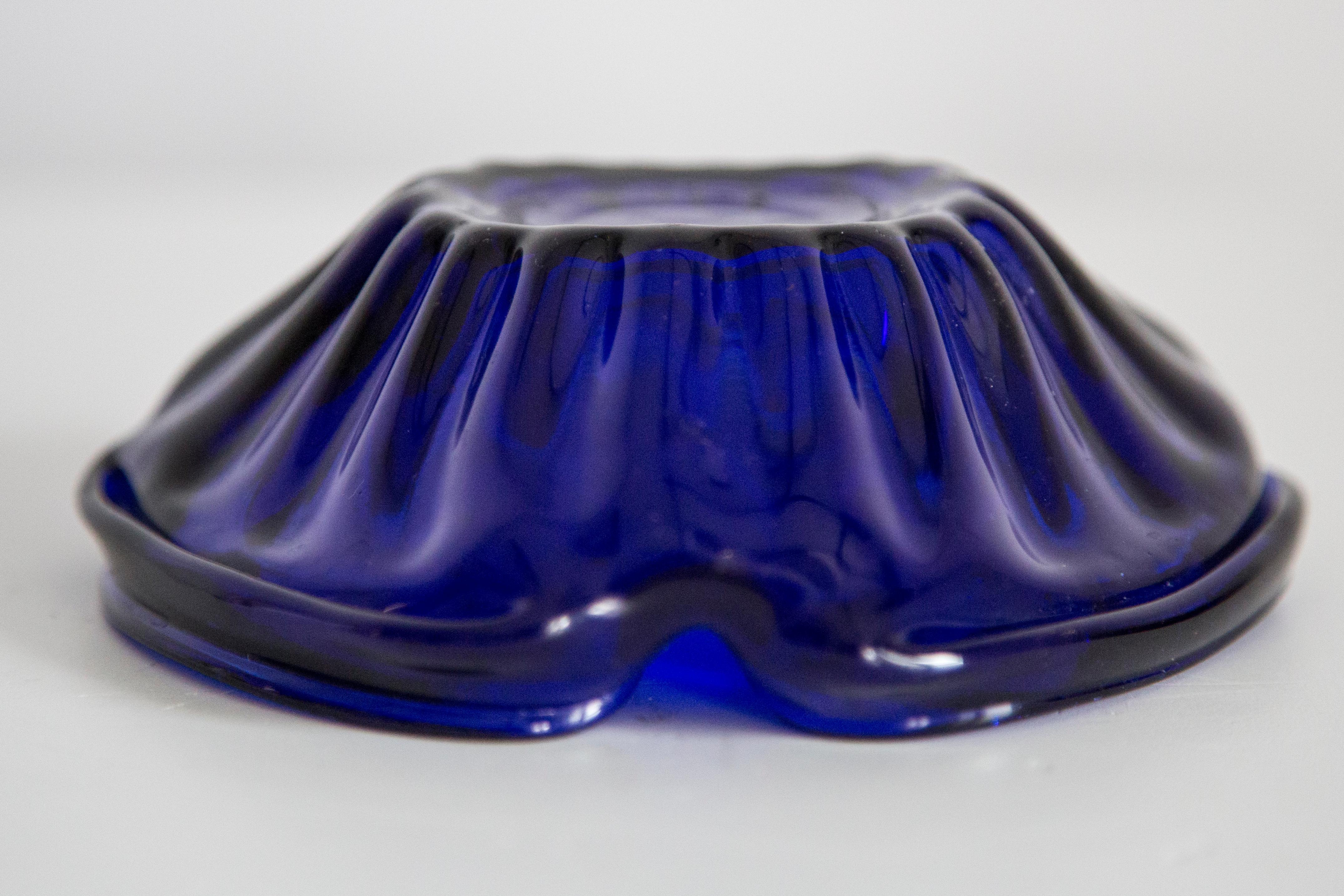 Cenicero Plato Decorativo de Vidrio con Flor Azul de Mediados de Siglo, Italia, años 60 en venta 2