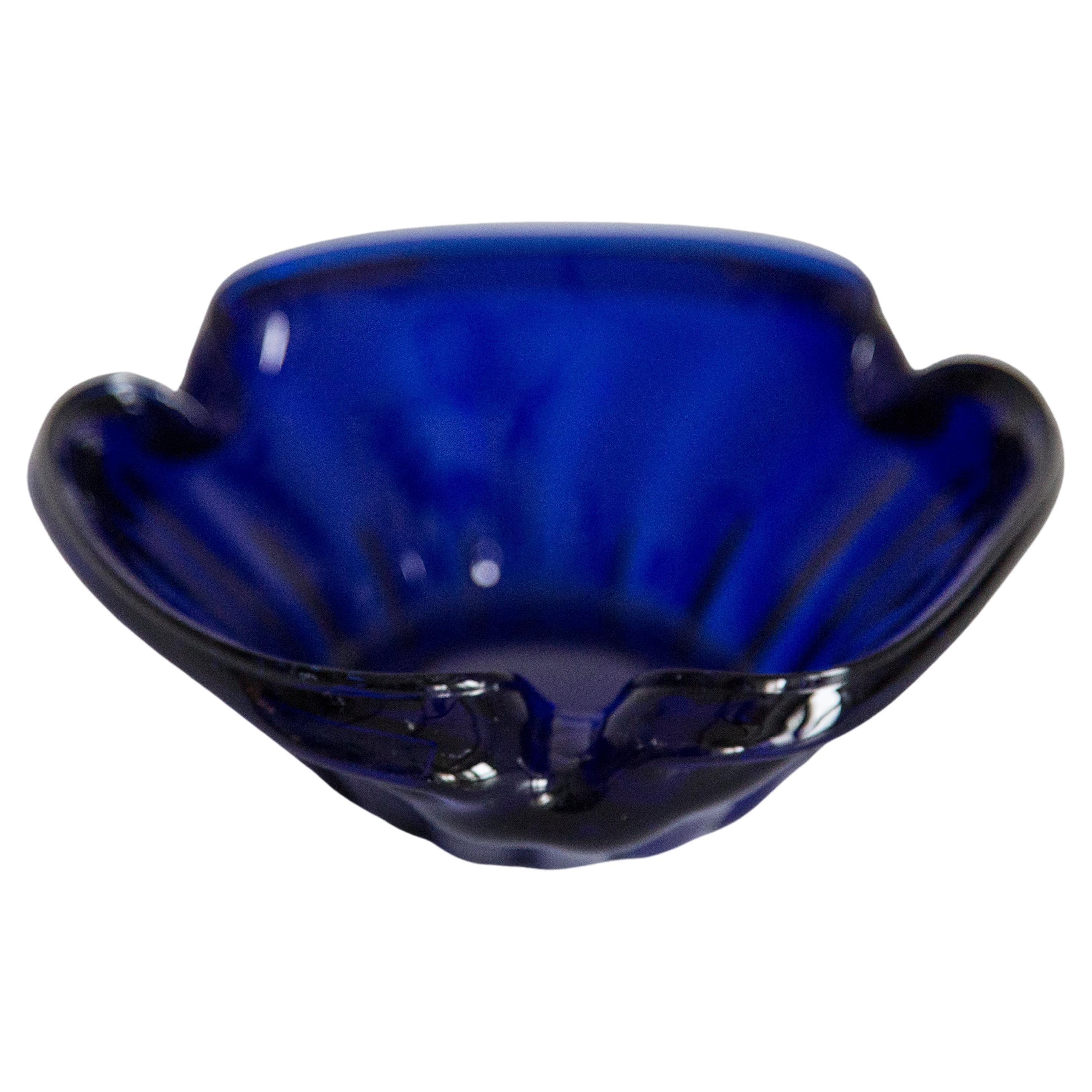Posacenere in vetro decorativo a fiore blu d'epoca, Italia, anni '60