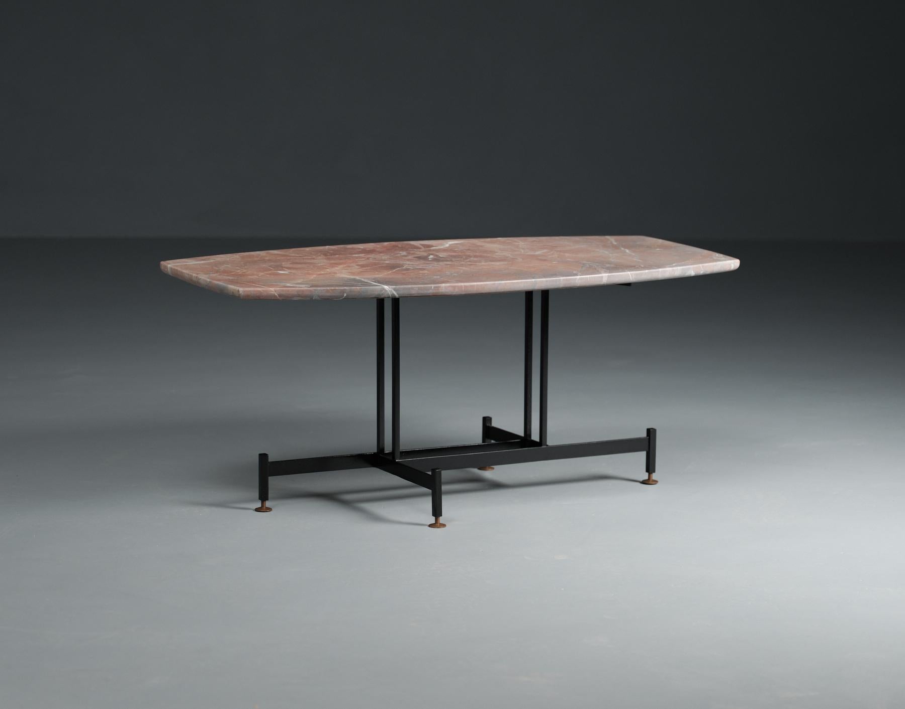 Midcentury Vintage Coffee Table with Reddish-Gray Marble Top and Geometric Iron  In Good Condition For Sale In Rome, IT