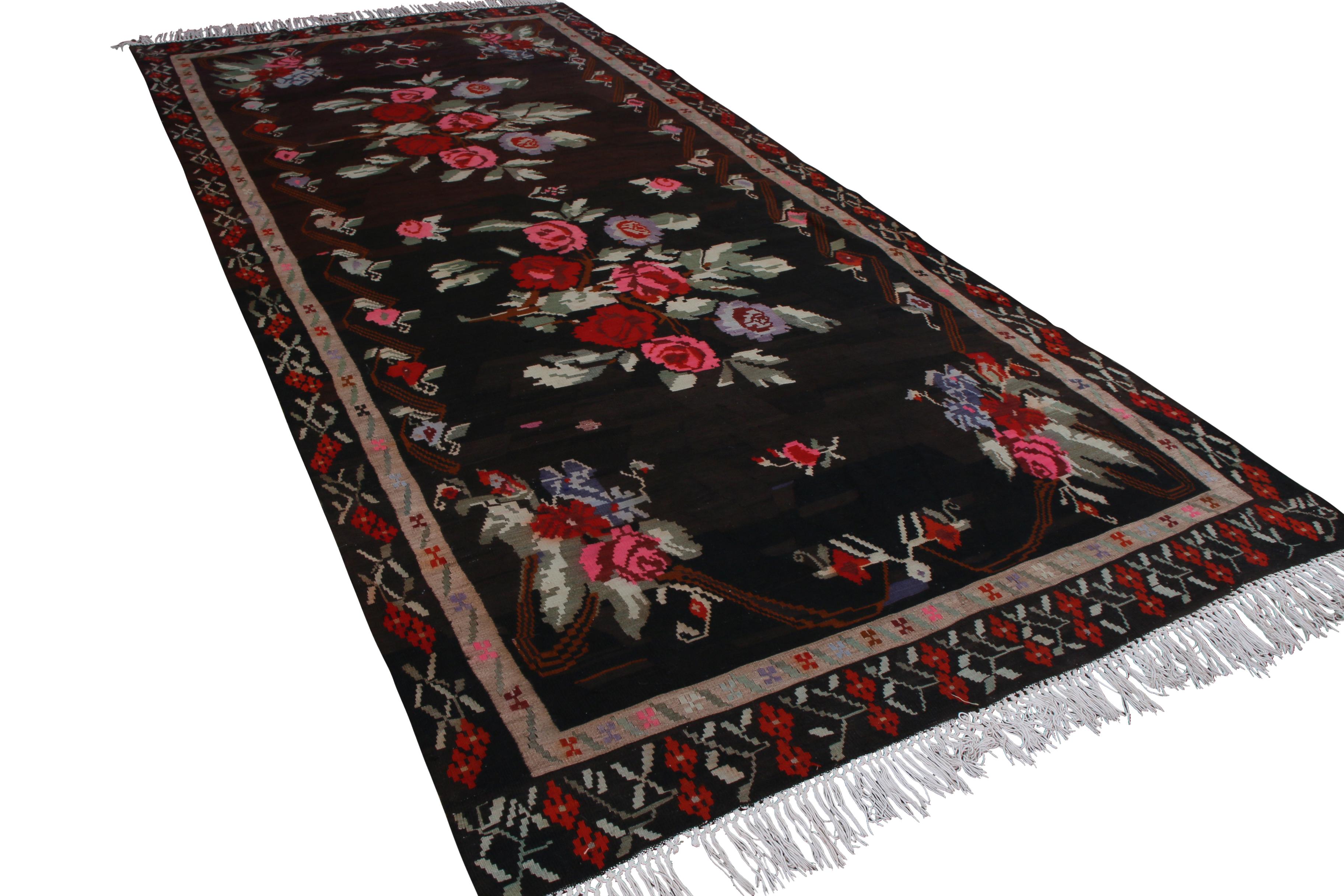 Alfombra Kilim Vintage de mediados de siglo en tejido plano turco rojo negro by Rug & Kilim Turco en venta
