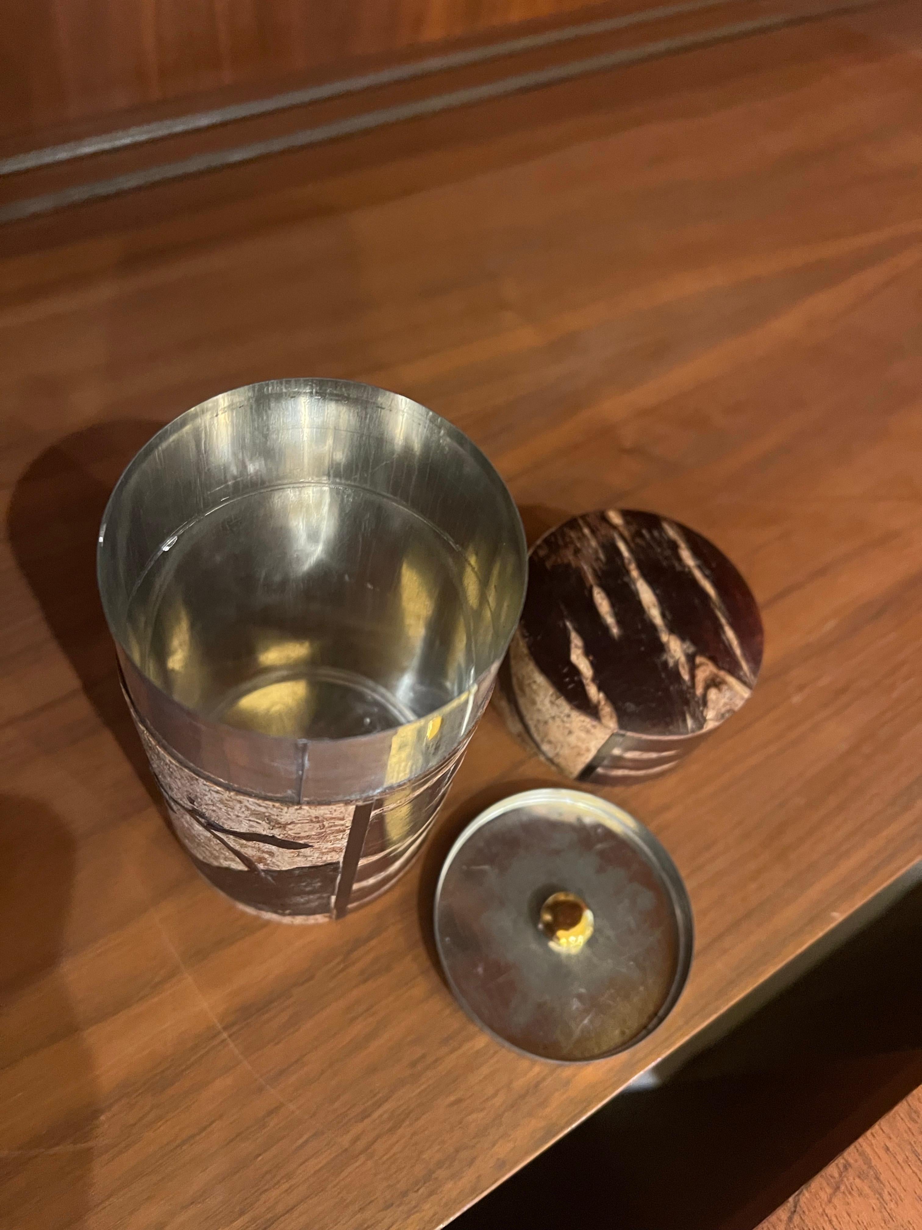 Mid-Century moderno Barattolo da tè in metallo con cilindro in legno laccato di metà secolo, Giappone in vendita