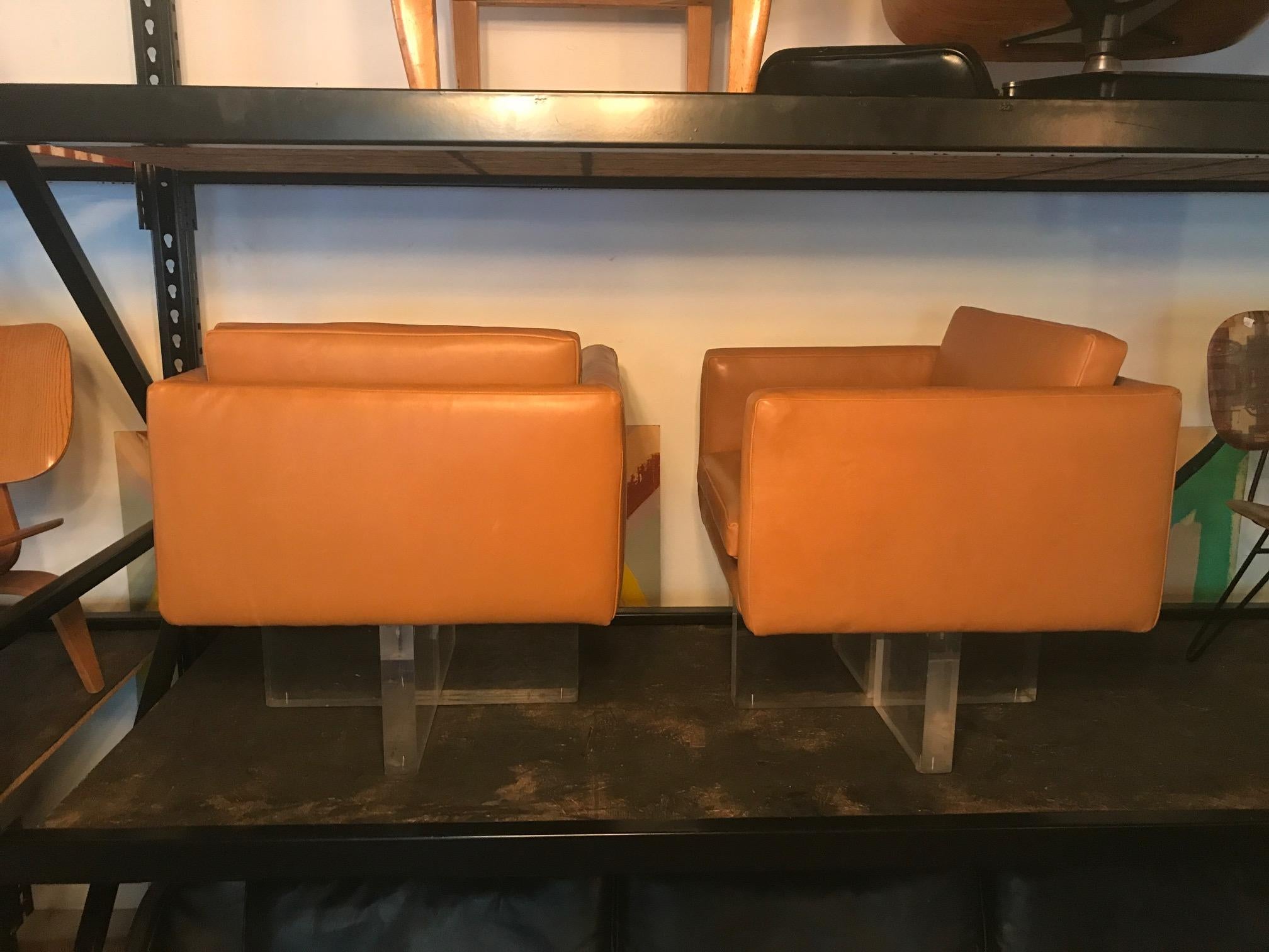 Midcentury Vintage Pair of Leather and Lucite Club Chairs In Excellent Condition For Sale In Salt Lake City, UT