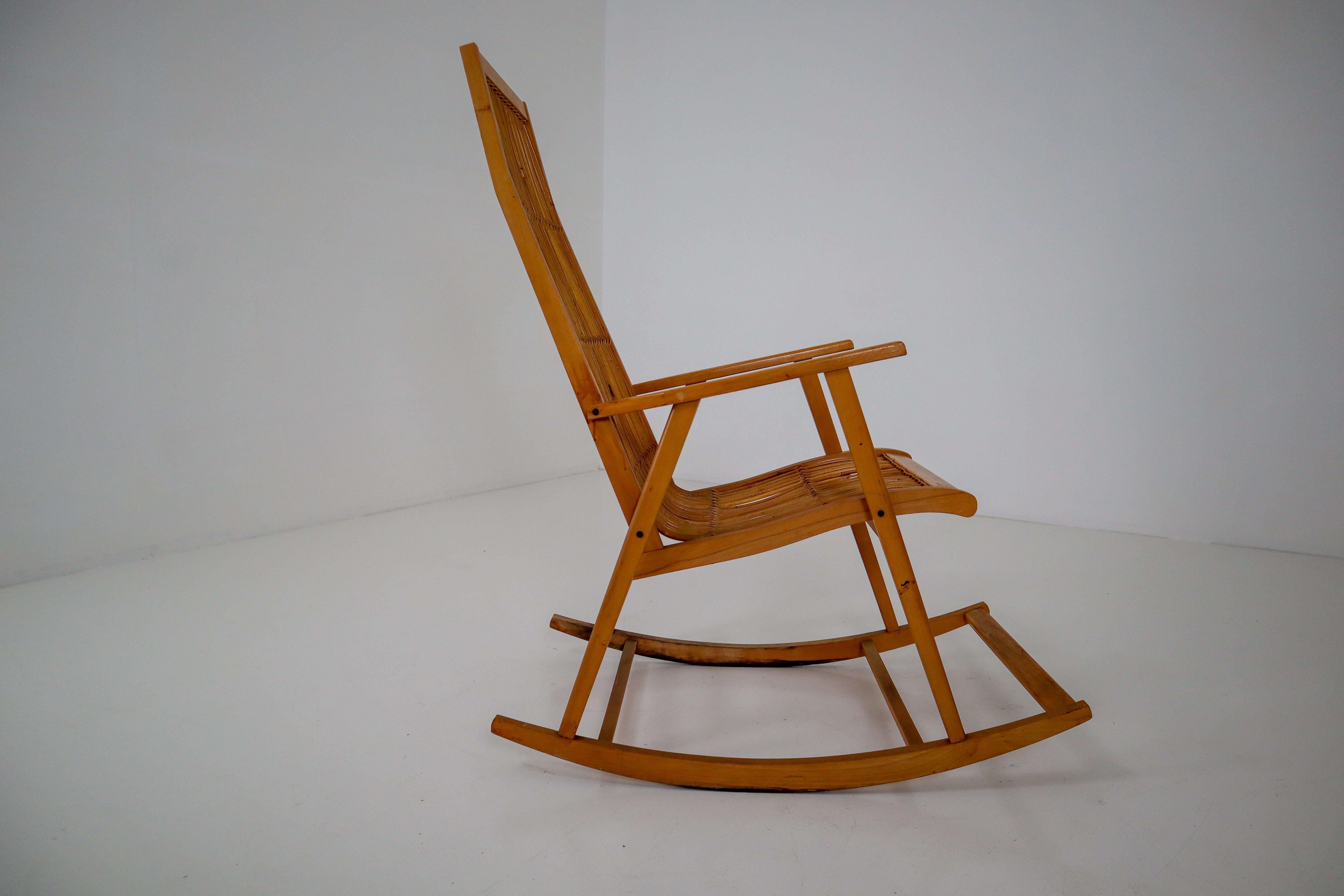 Wonderful German rocking produced in the 1960s , beechwood and straw, great vintage design for this rocking chair. The condition of the rocking chair is very good with minor signs of age and use. Amazing patina!
 