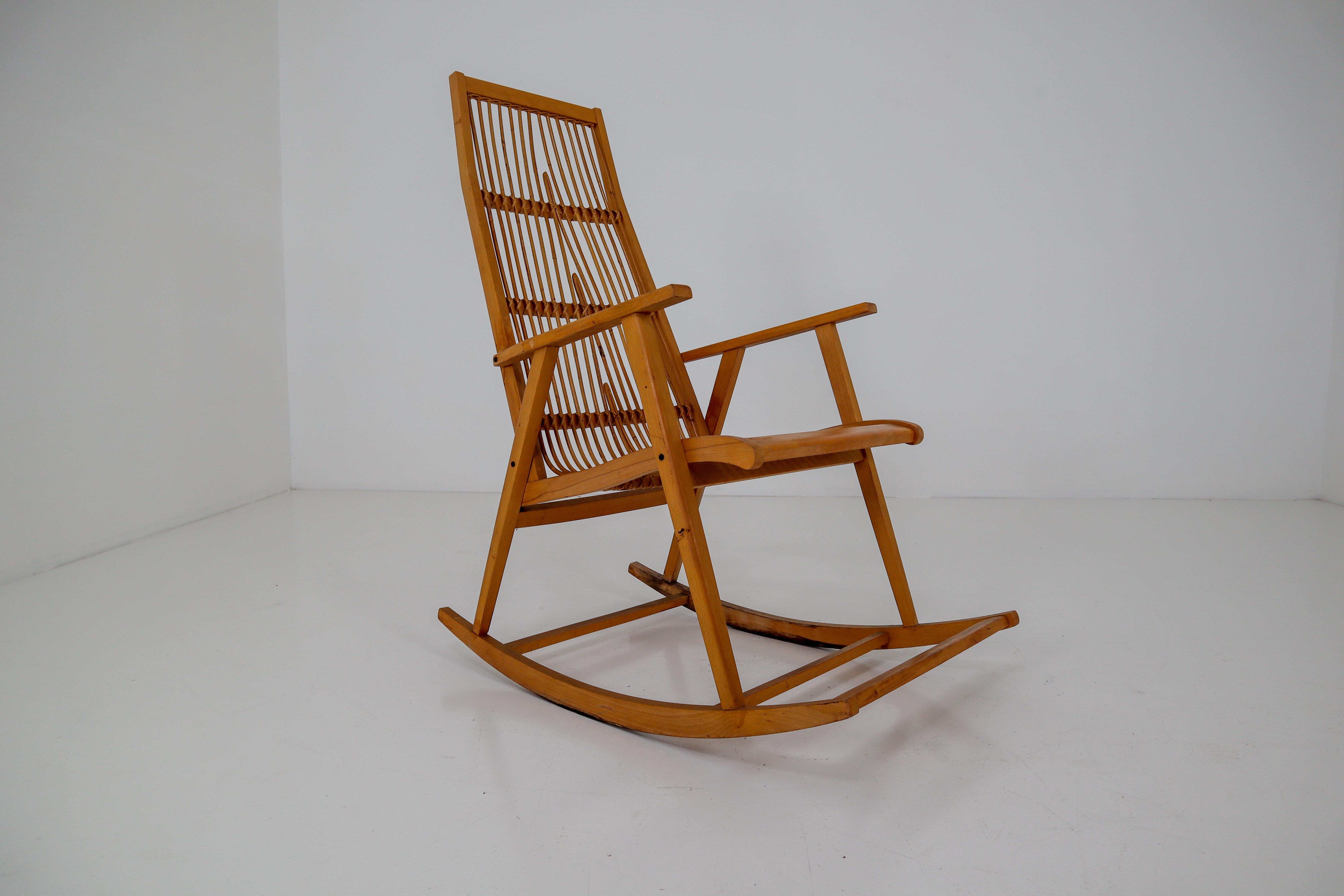 Scandinavian Modern Midcentury Vintage Rocking Chair in Beechwood and Straw, Germany, 1960s