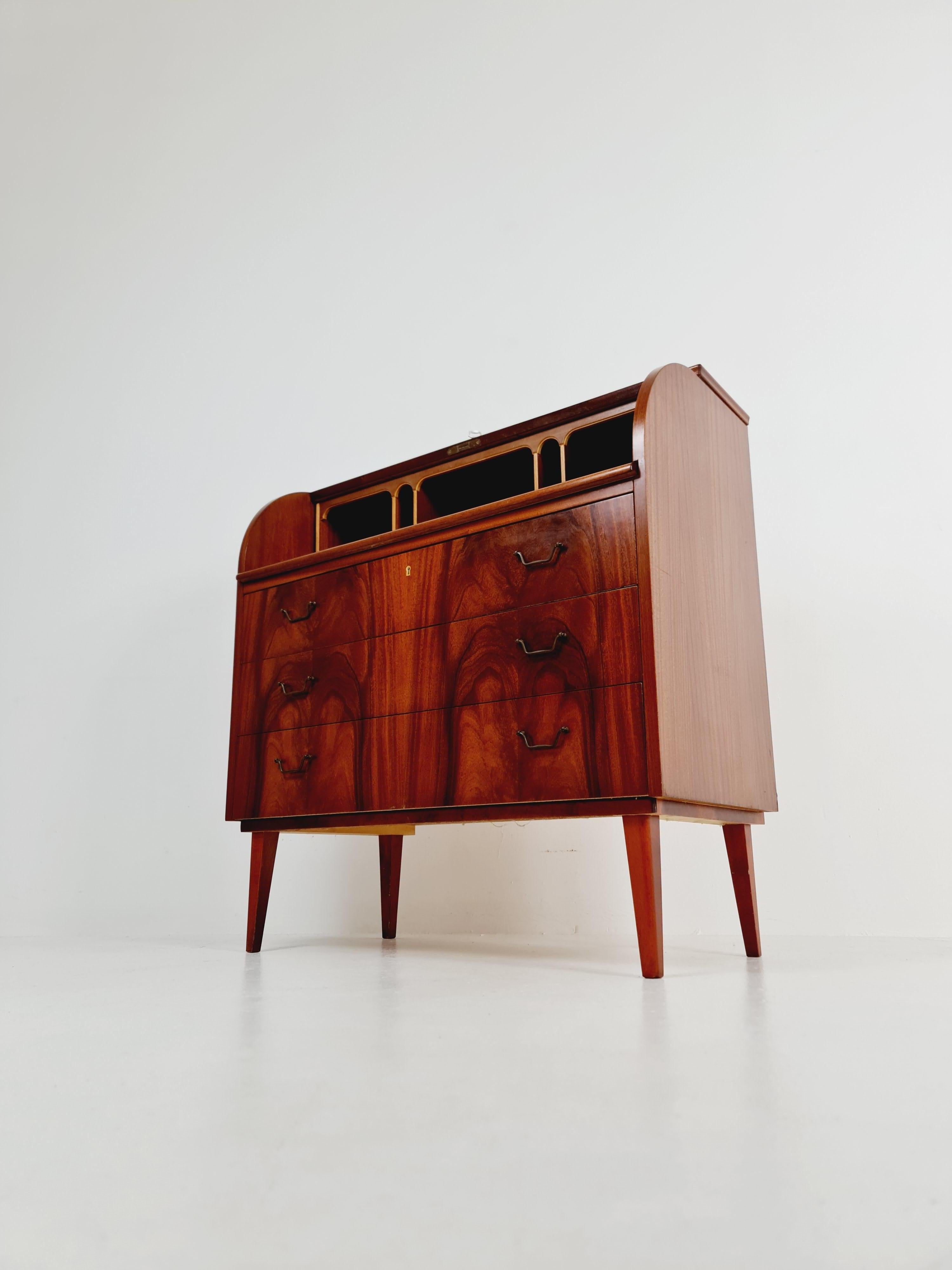 Midcentury vintage Roll-top desk Swedish secretary By Bröderna Gustafsson 1960s In Good Condition For Sale In Gaggenau, DE
