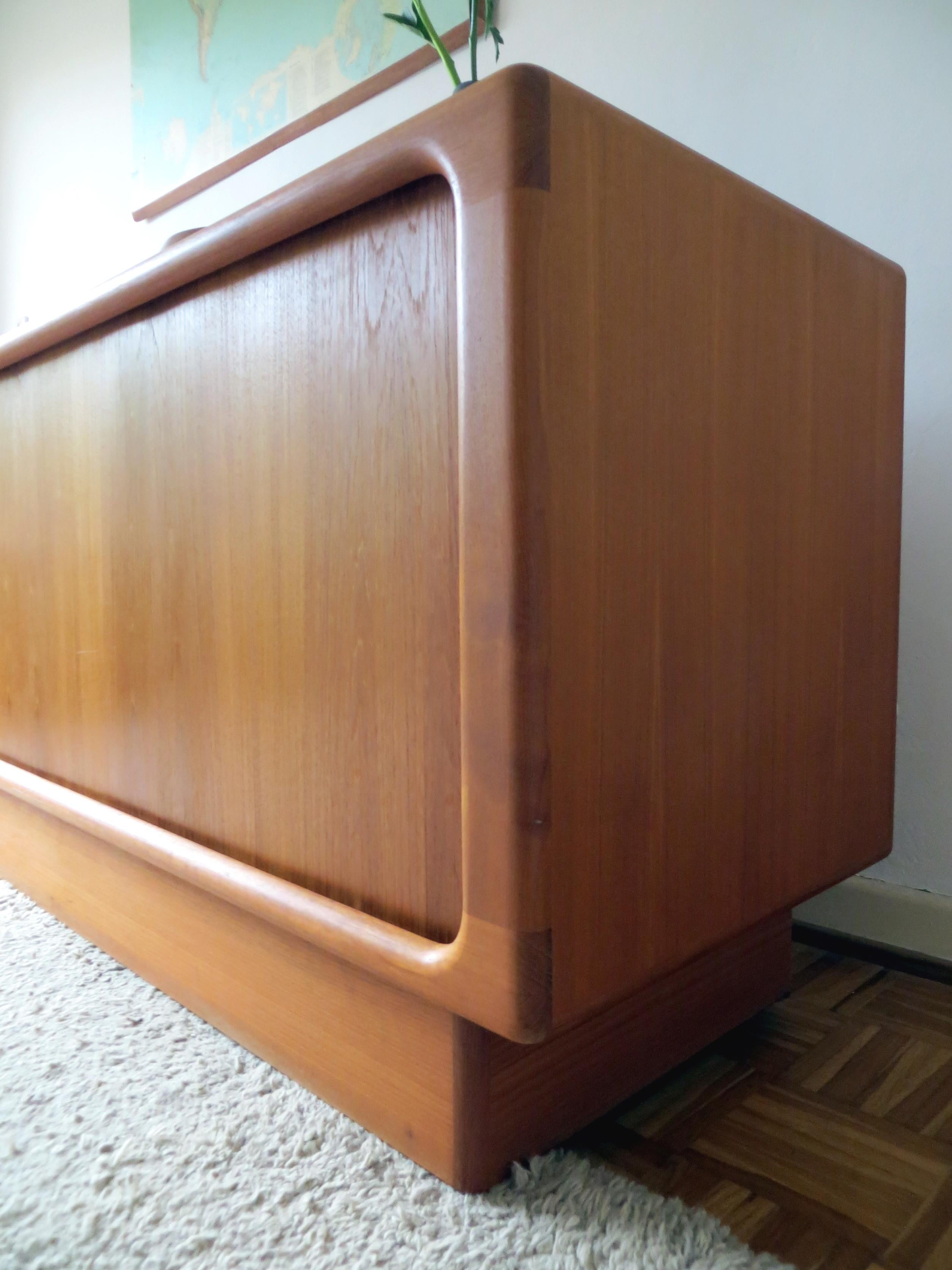 Midcentury Vintage Sideboard by Dyrlund in Solid Teak and Excess Length, 1960s In Good Condition In Hamburg, DE