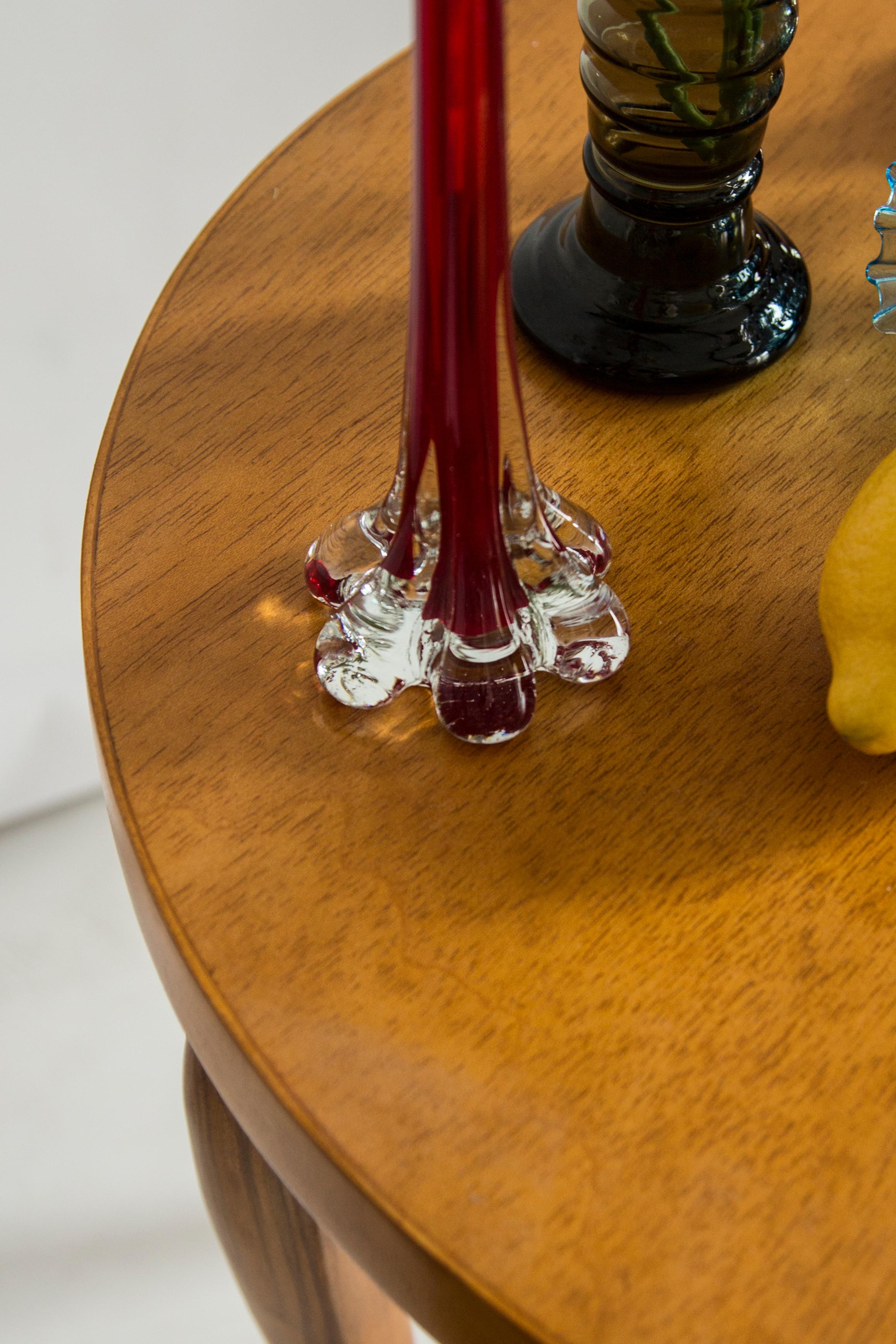 Jarrón Decorativo de Vidrio Rojo, Midcentury Vintage Slim, Europa, Años 60 Moderno de mediados de siglo en venta