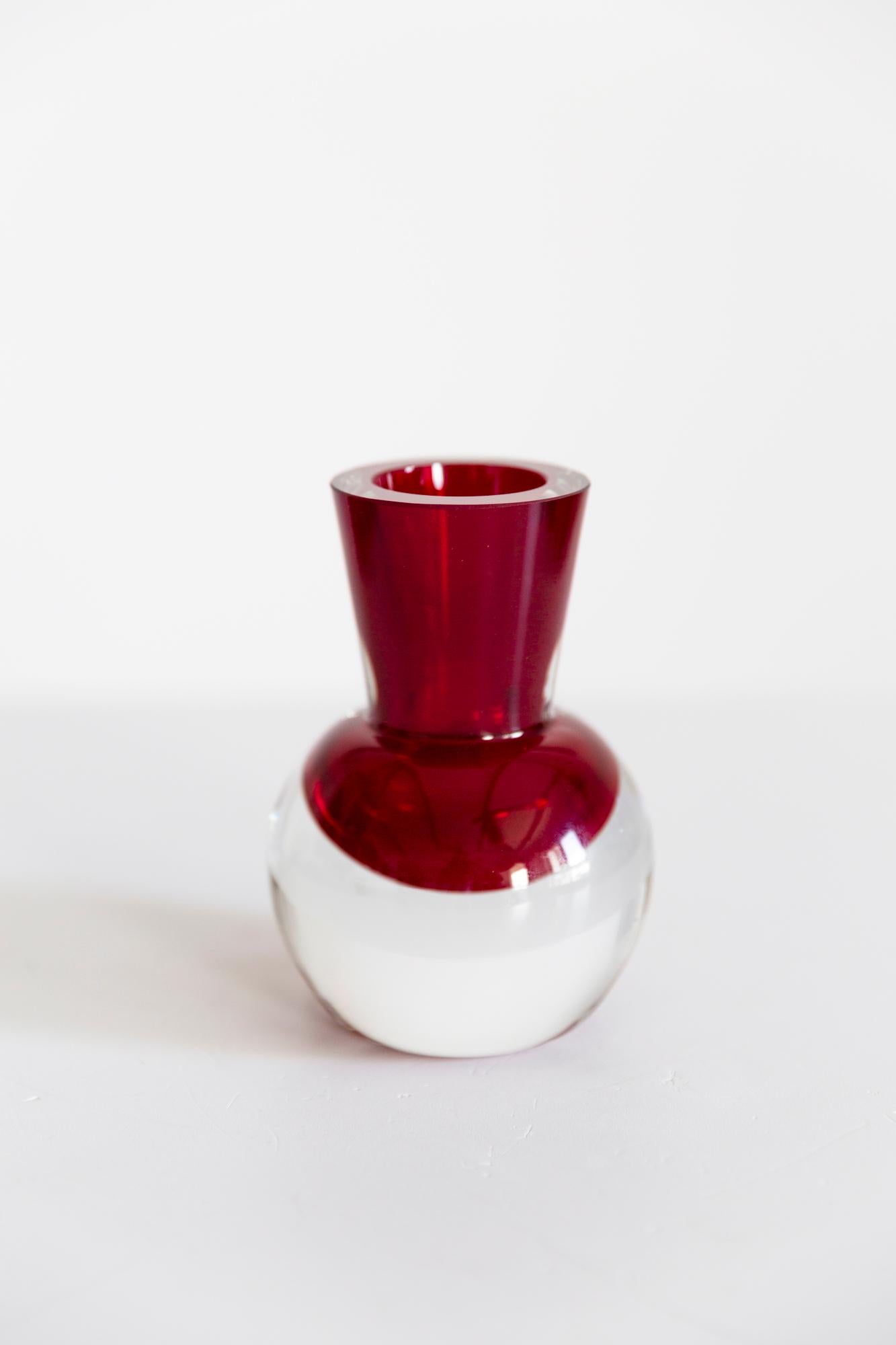 Midcentury Vintage Small Red Decorative Glass Vase, Europe, 1960s For Sale 4