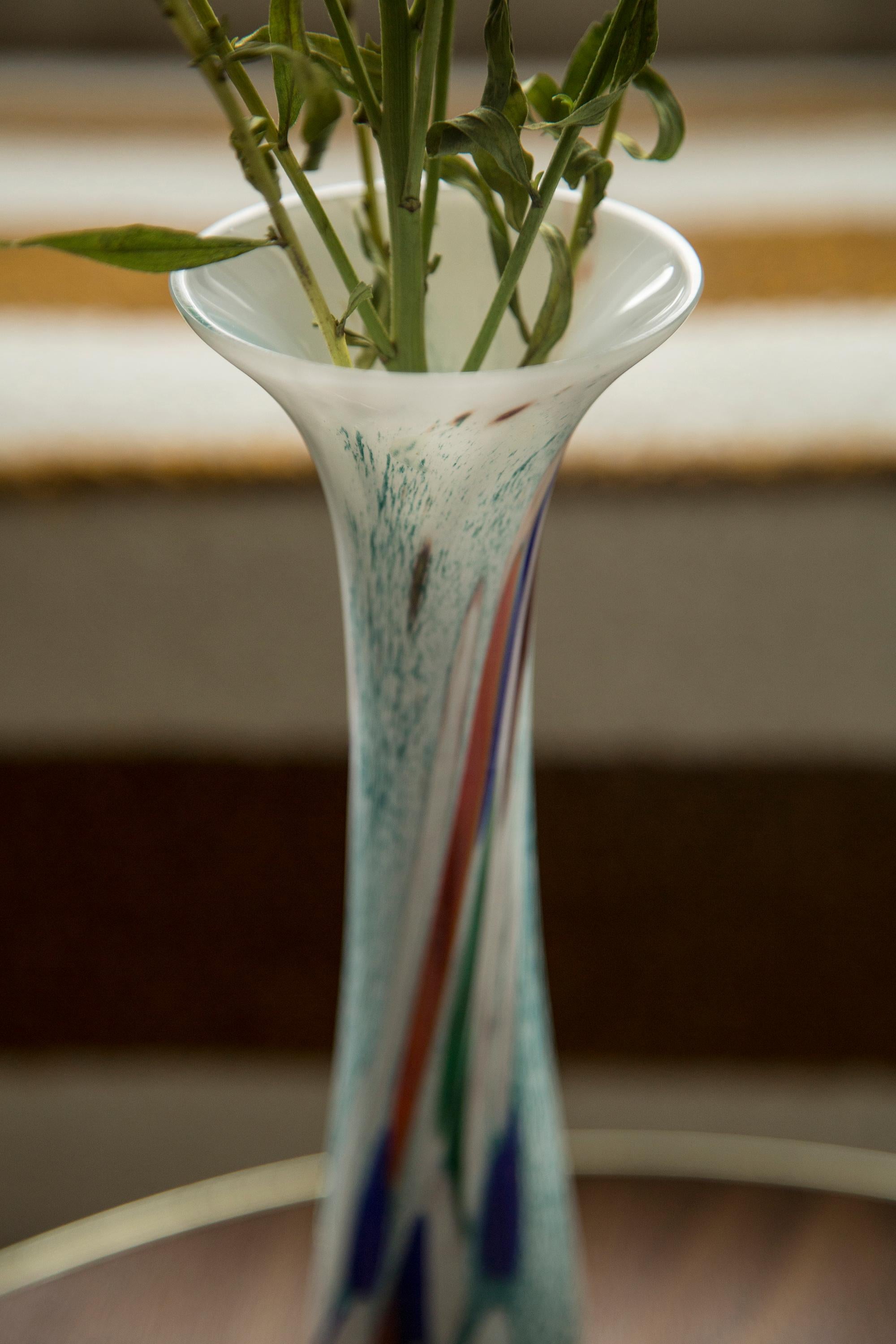 Midcentury Vintage White and Blue Slim Murano Vase, Italy, 1960s In Good Condition For Sale In 05-080 Hornowek, PL