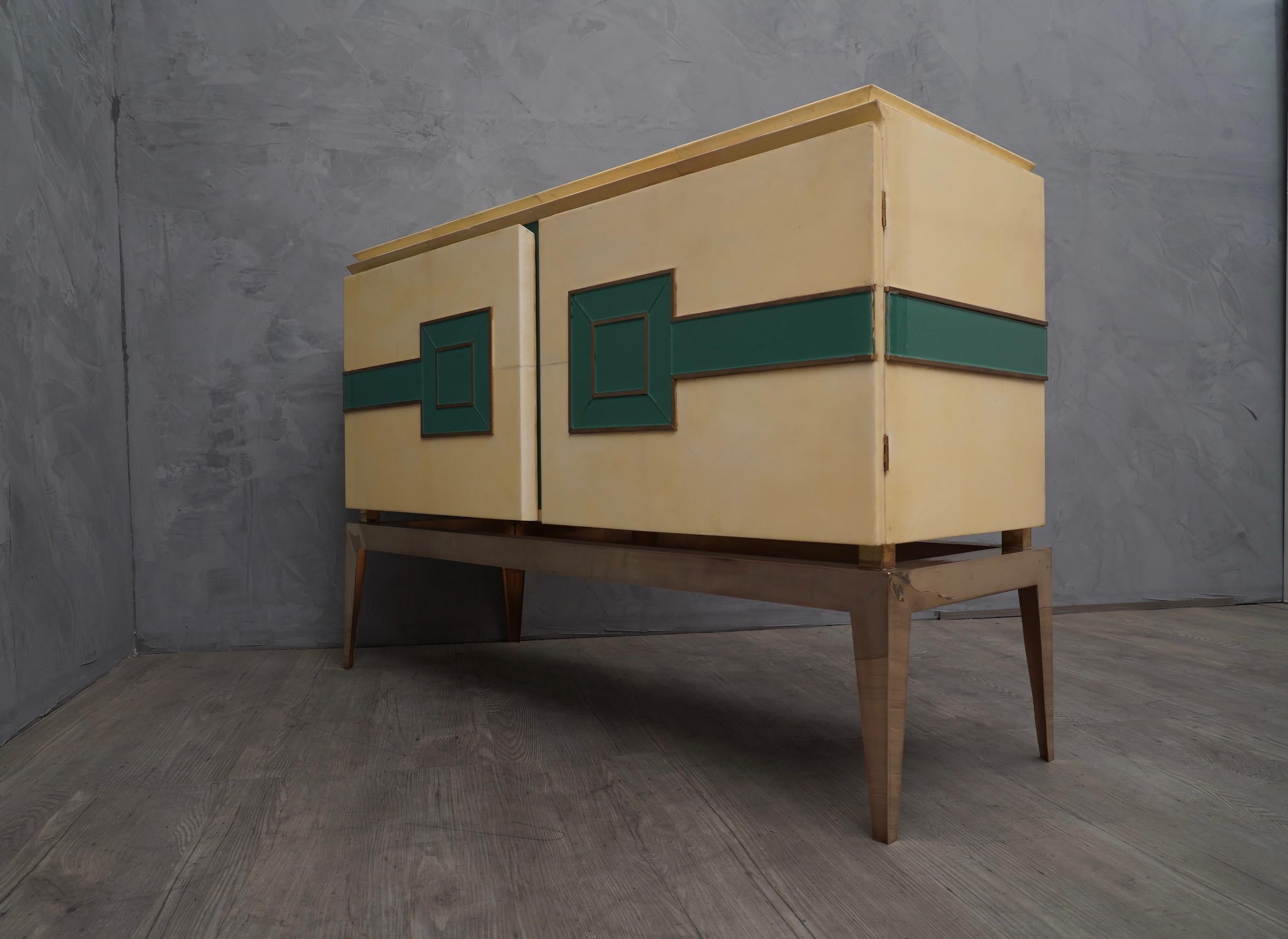 Midcentury Vitrified Goat Skin and Brass Legs Italian Sideboards, 1950 im Zustand „Hervorragend“ in Rome, IT