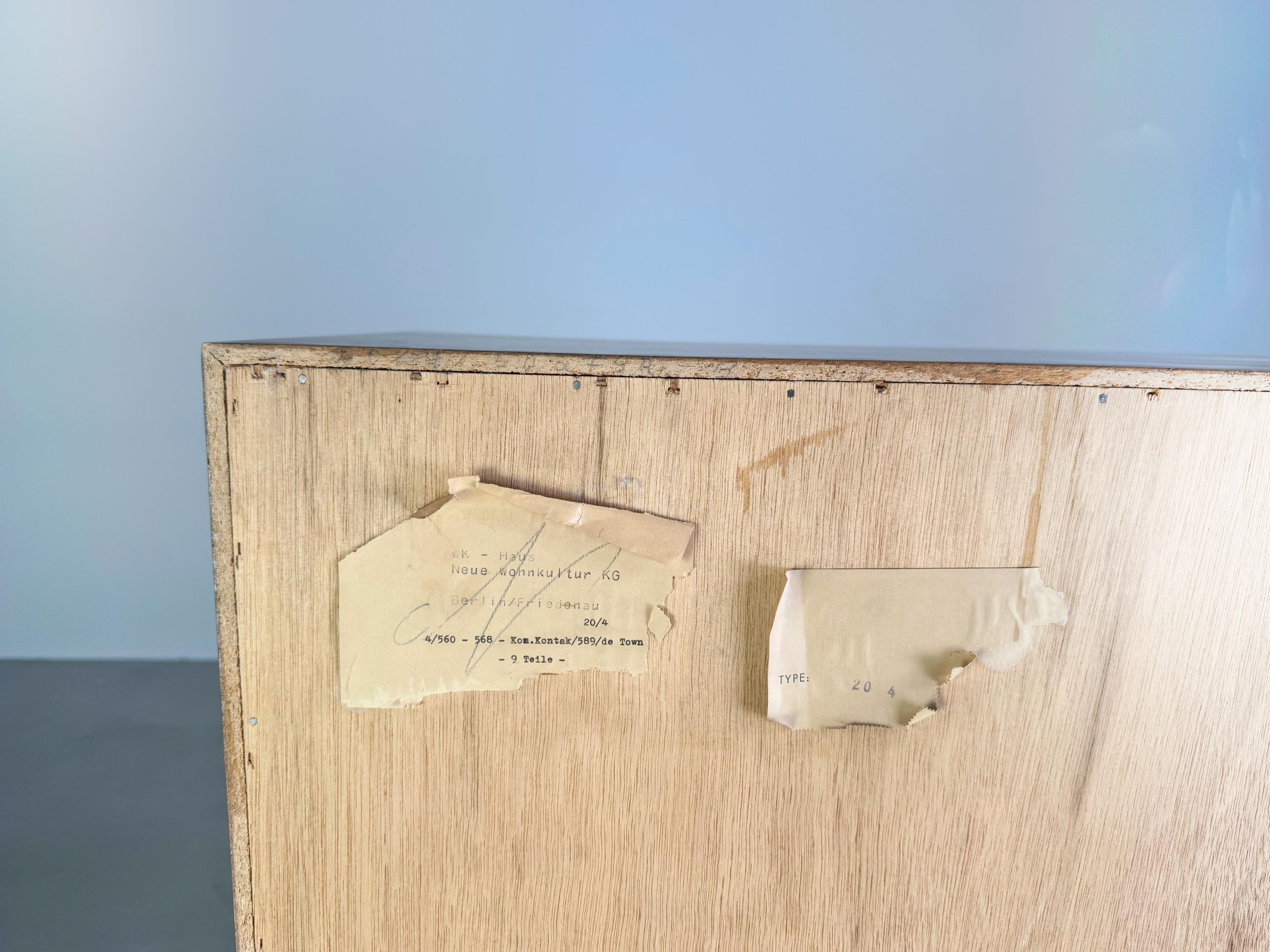 Vitrina de mediados de siglo WK Möbel Nussbaum 1960er Vintage Kommode mediados del siglo XX en venta
