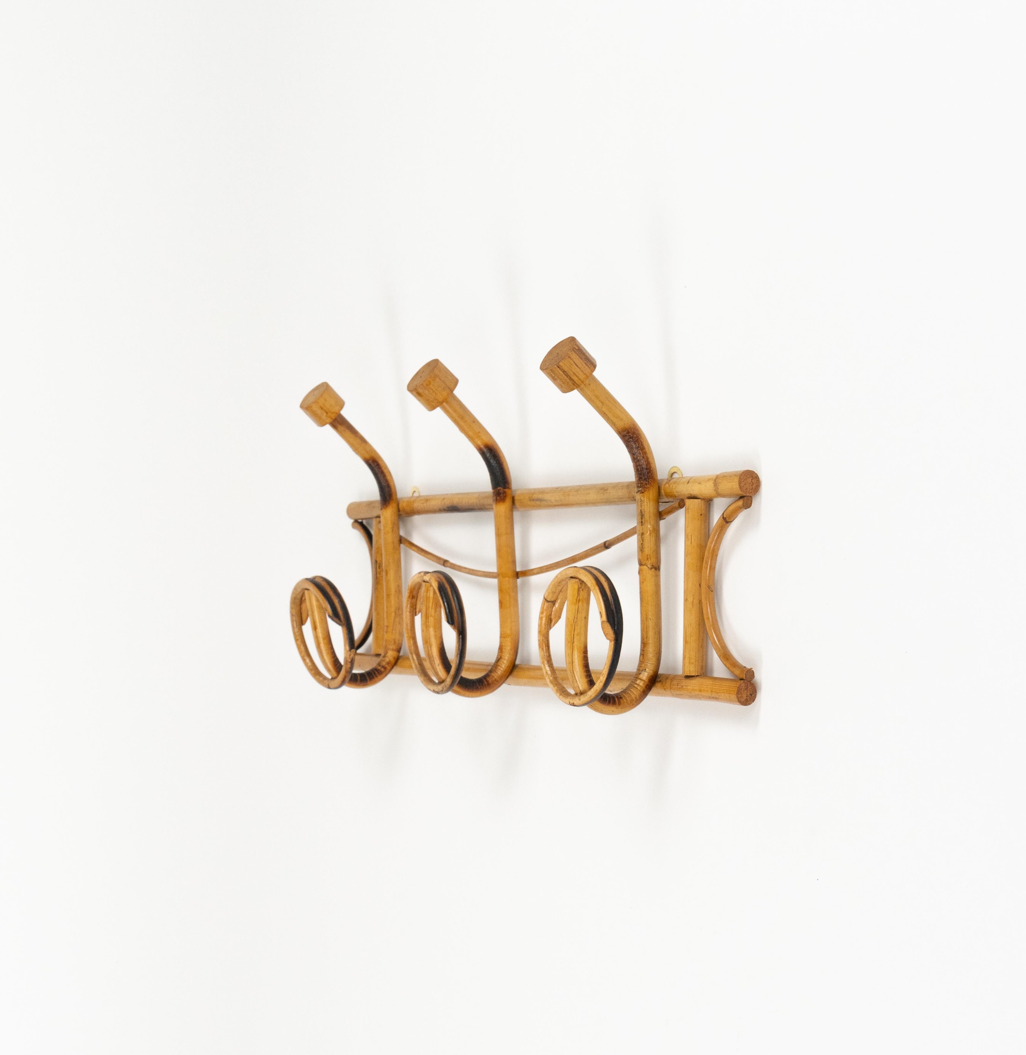 Perchero de pared de mediados de siglo Bambú y ratán, Italia Años 60 en Bueno estado para la venta en Rome, IT