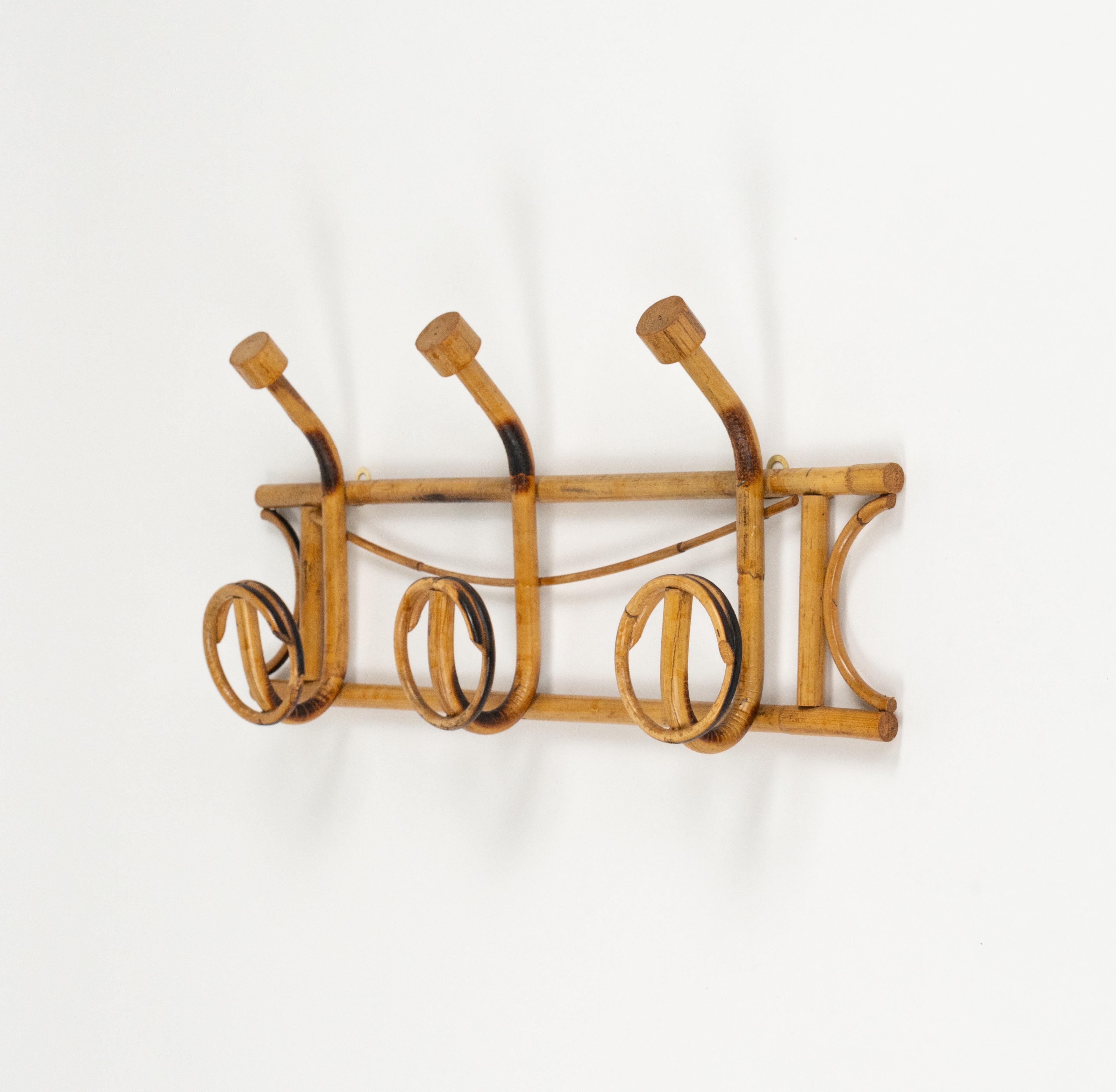 Perchero de pared de mediados de siglo Bambú y ratán, Italia Años 60 mediados del siglo XX en venta