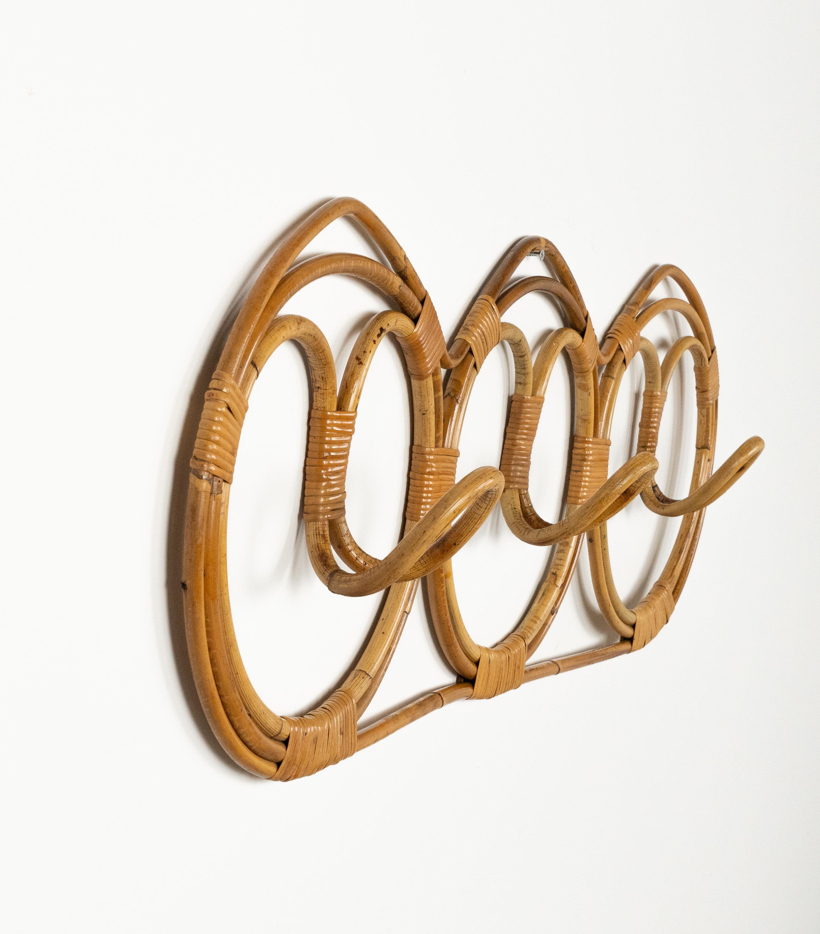 Italiano Appendiabiti da parete del Medioevo in bambù e rattan di Franco Albini, Italia anni '60 in vendita