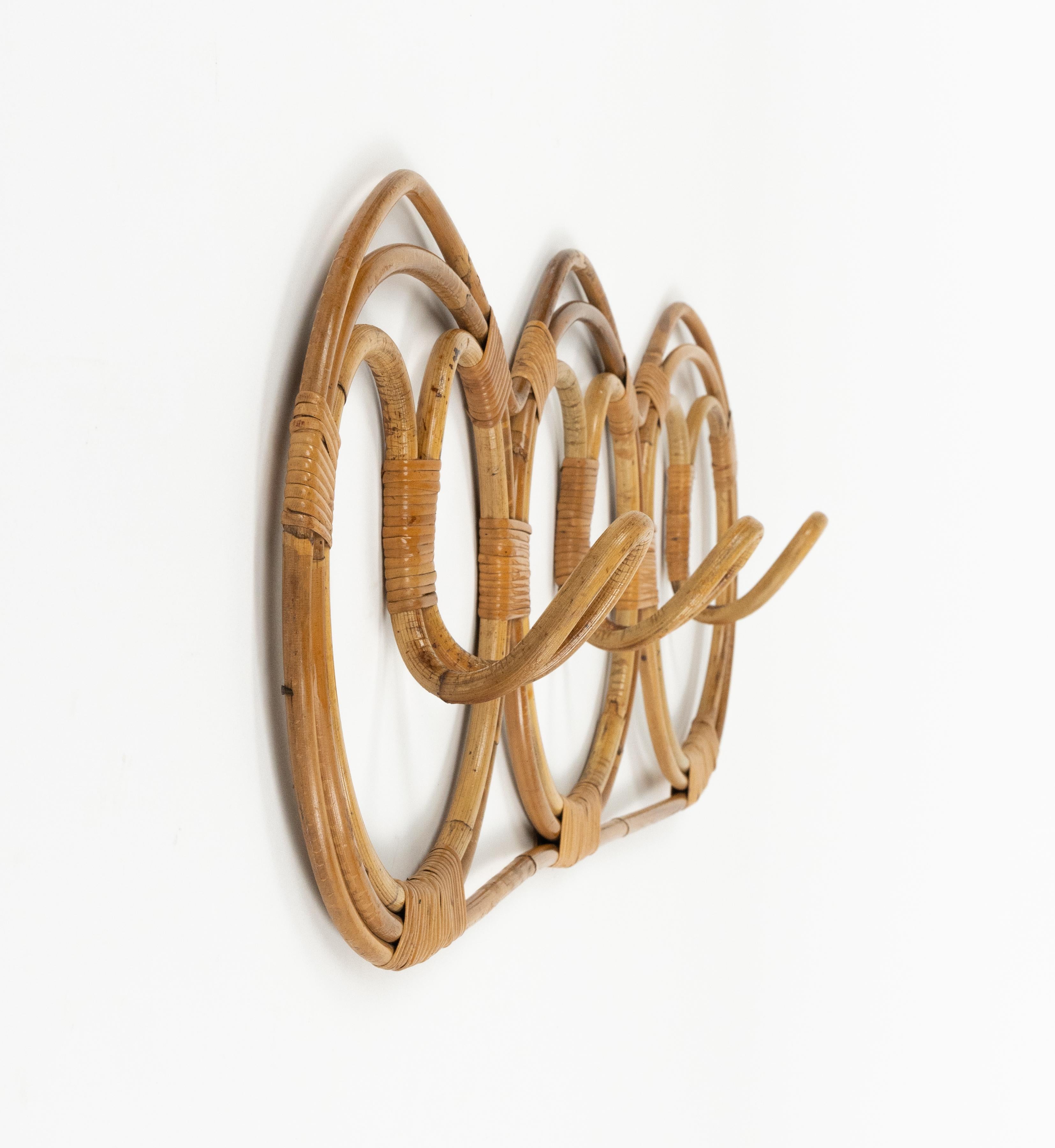 Fatto a mano Appendiabiti da parete del Medioevo in bambù e rattan di Franco Albini, Italia anni '60 in vendita