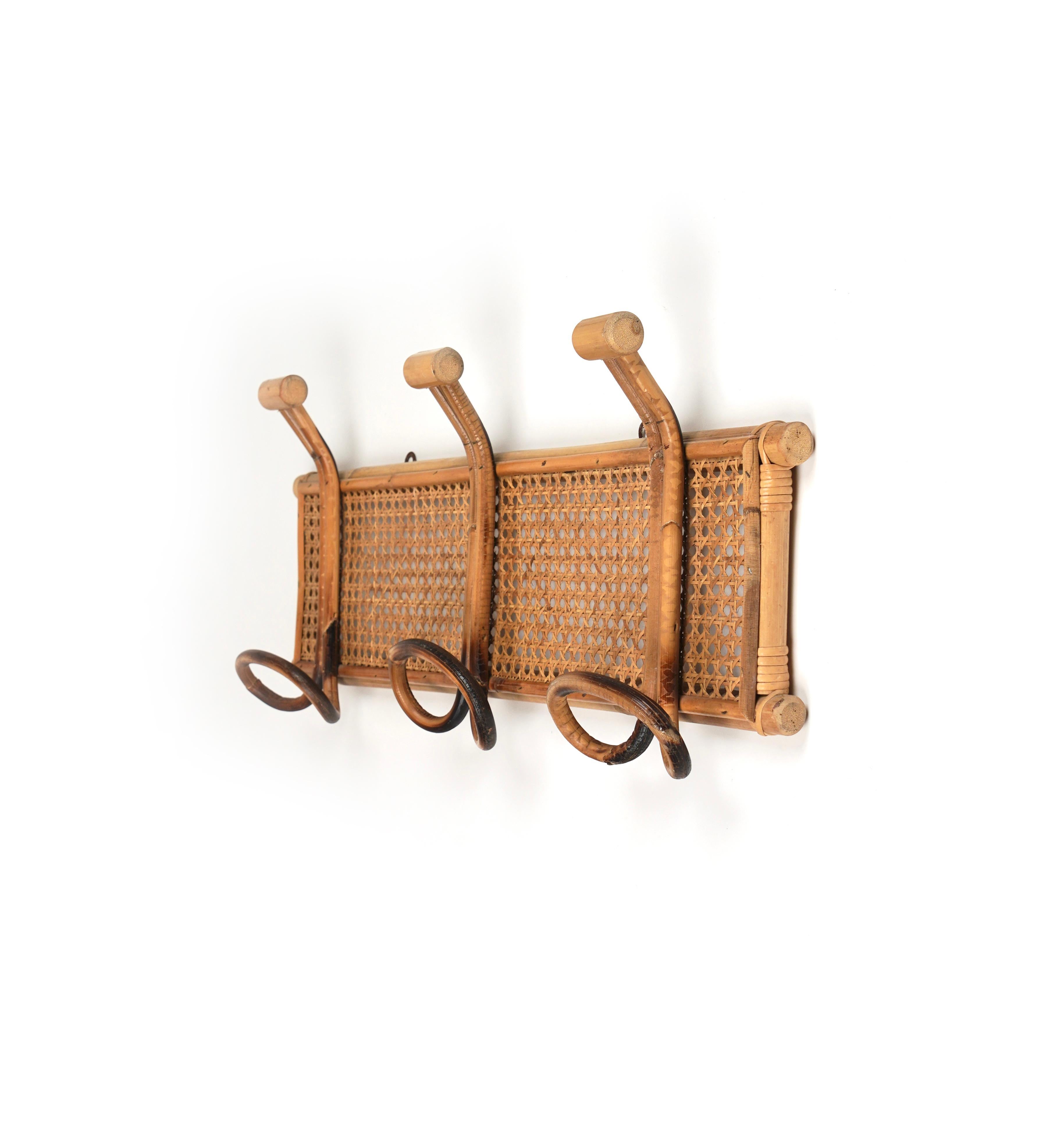 Italian Midcentury Wall Coat Rack in Bamboo and Rattan, Italy 1970s For Sale