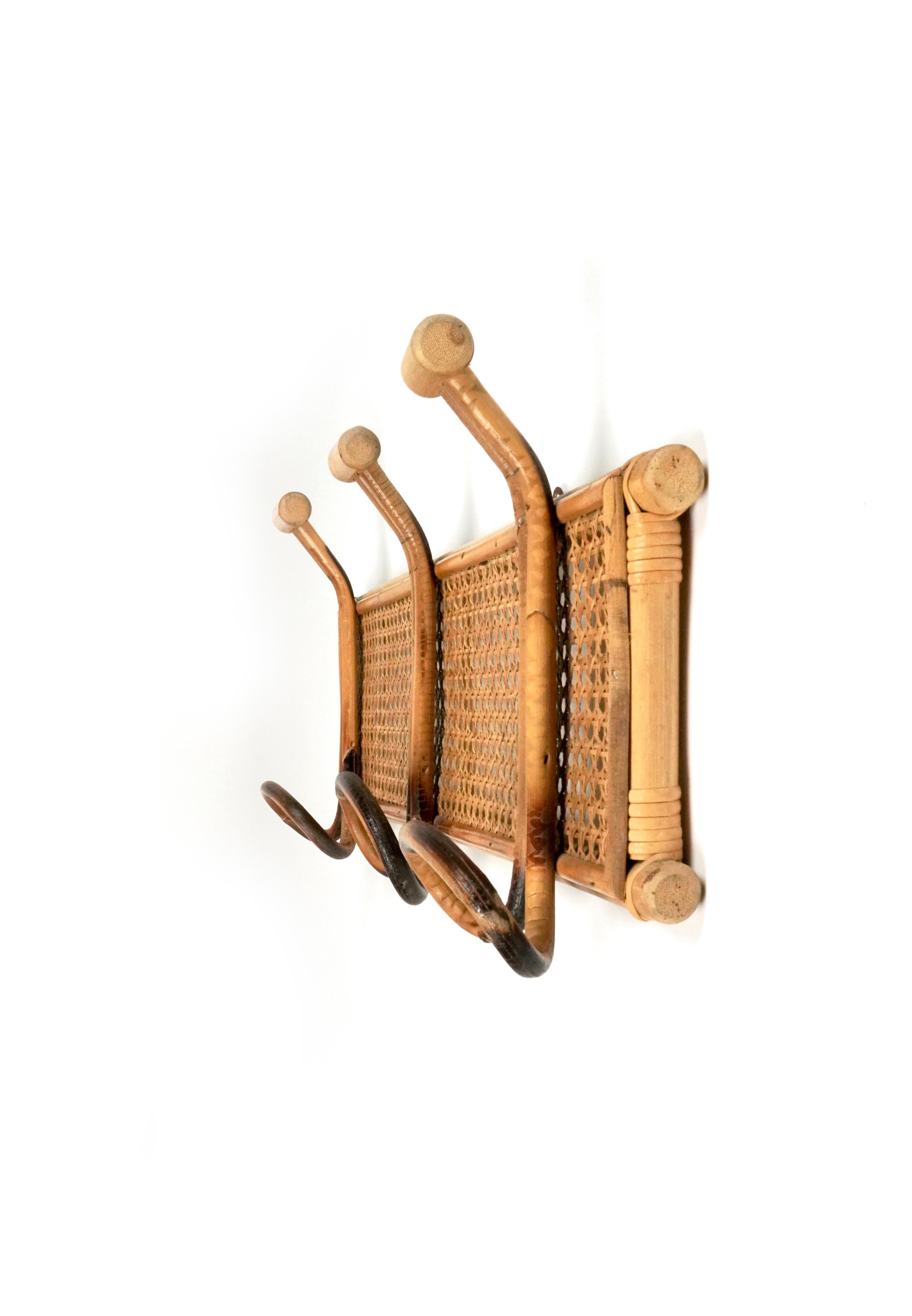 Midcentury Wall Coat Rack in Bamboo and Rattan, Italy 1970s In Good Condition For Sale In Rome, IT