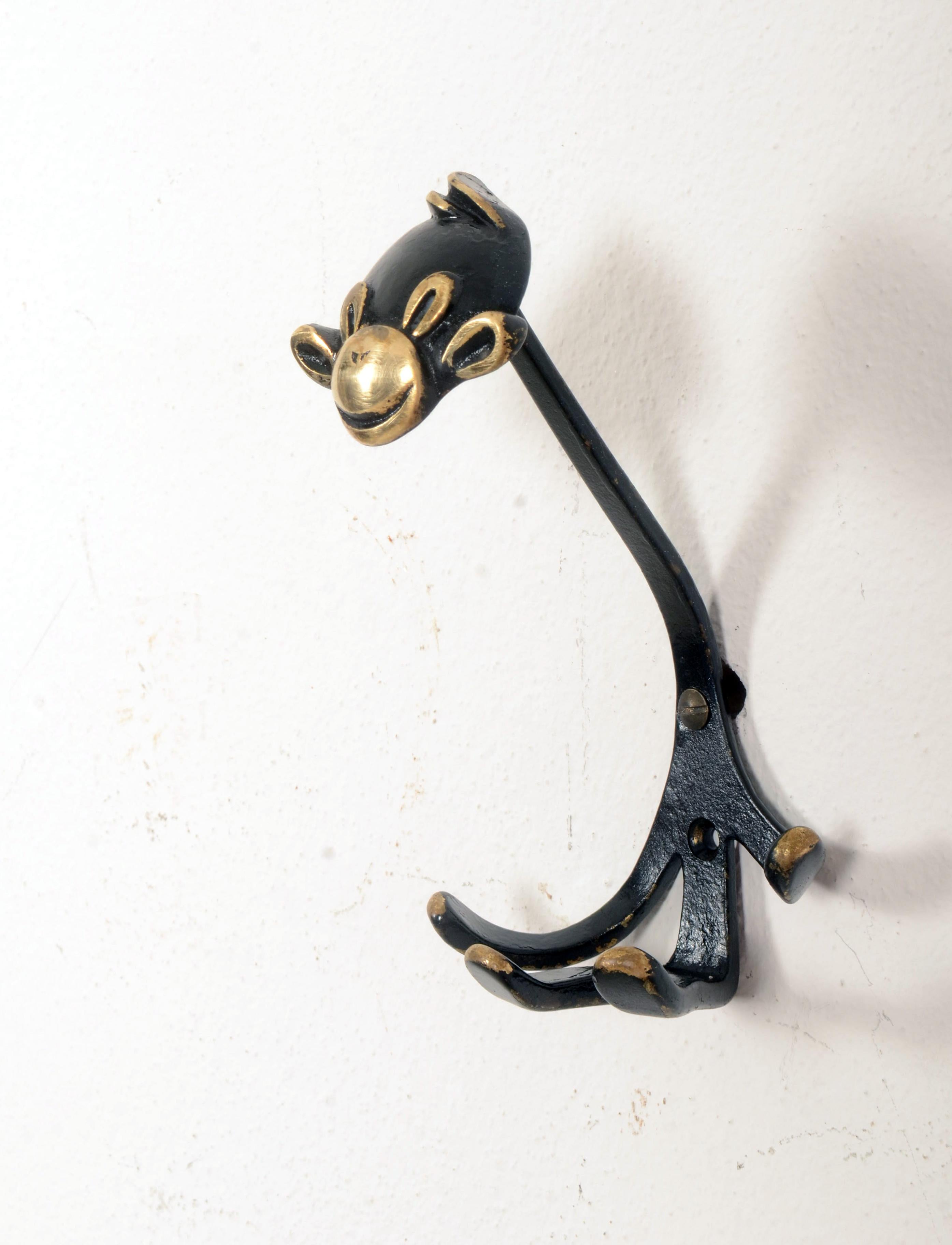 Wandhaken „Monkey“ aus der Mitte des Jahrhunderts von Walter Bosse (Ebonisiert) im Angebot