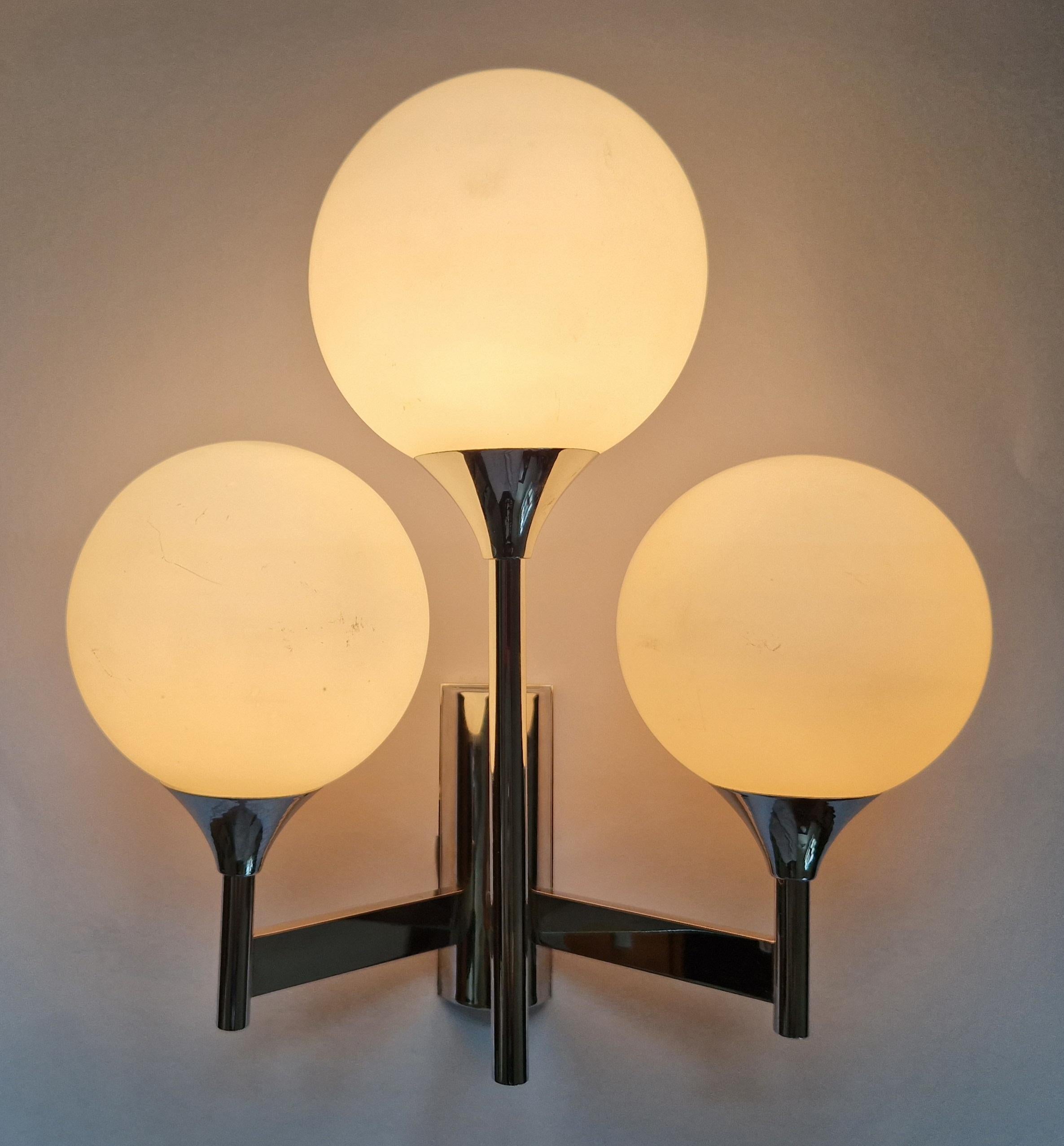 Midcentury Wall Lamp designed by Gaetano  For Sale 5