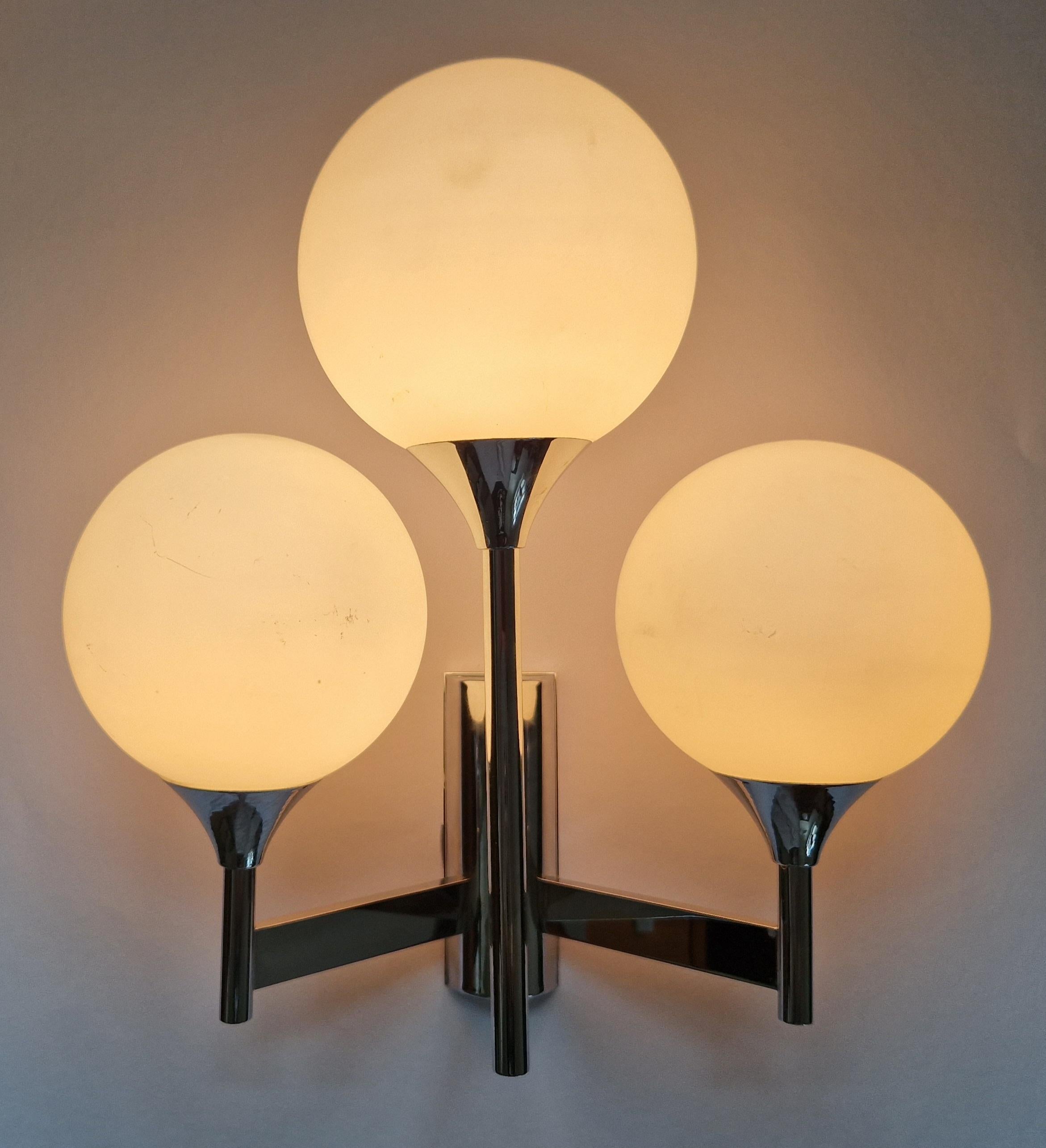 Midcentury Wall Lamp designed by Gaetano  For Sale 6