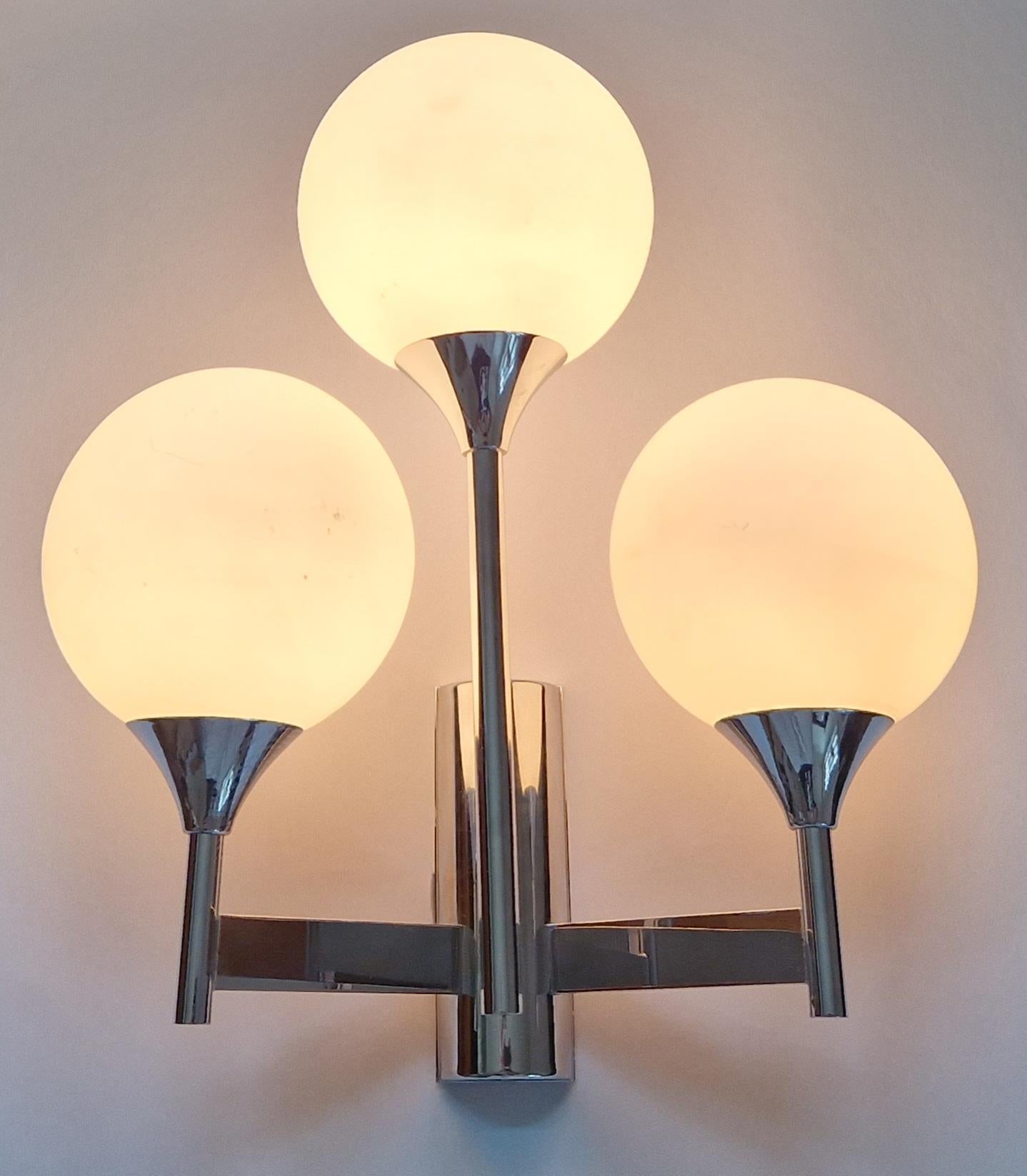 Midcentury Wall Lamp designed by Gaetano  For Sale 7