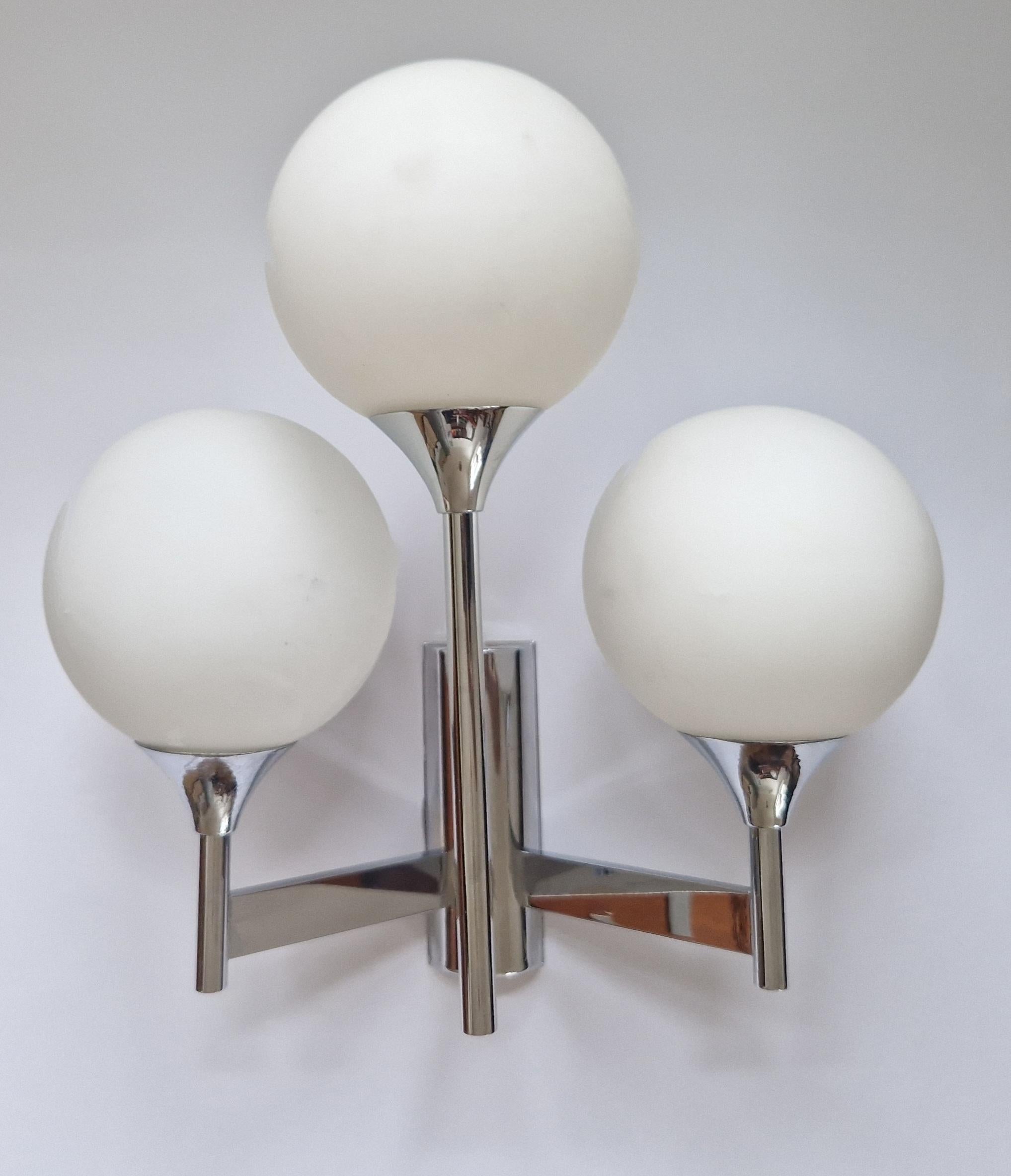 Mid-Century Modern Midcentury Wall Lamp designed by Gaetano  For Sale