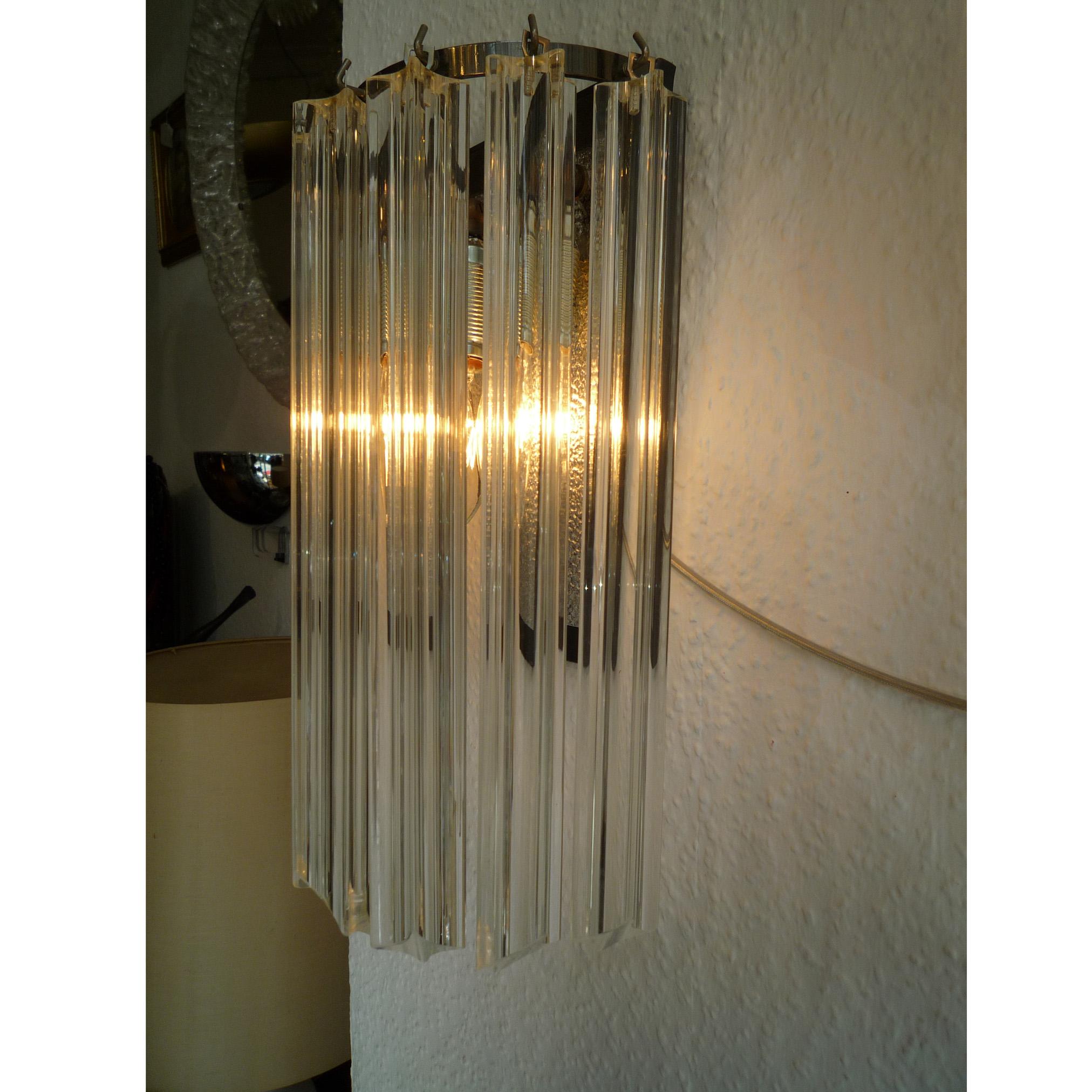 Midcentury wall lamp Italy 1960s small.

Classic wall lamp of the mid-20th century in the Venini style with Triedri crystal rods. The crystal of the wall lamp elegantly refracts the light of the two burners and gives a very pleasant