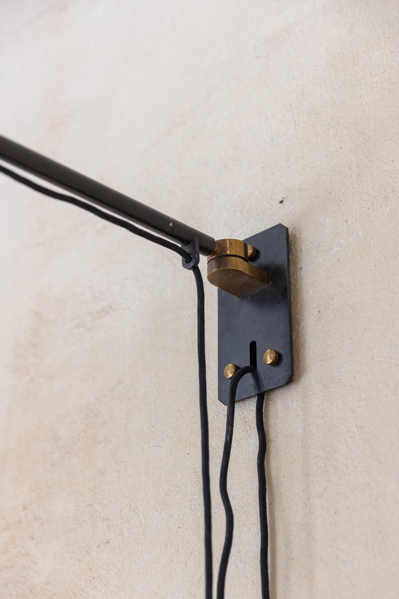 Midcentury wall light mod. 194n by Gino Sarfatti for Arteluce, Italy.  For Sale 6