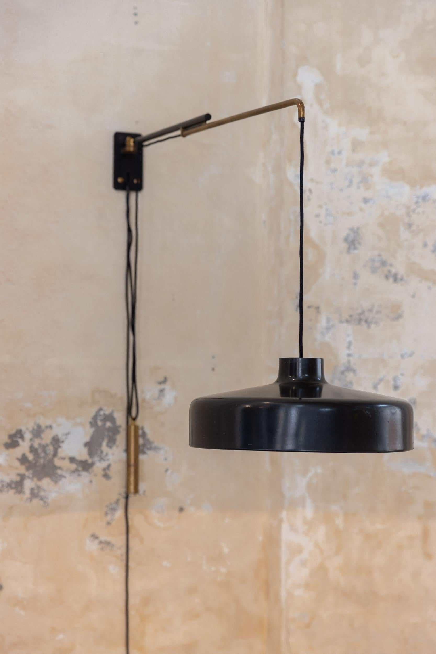 Midcentury wall light mod. 194n by Gino Sarfatti for Arteluce, Italy.  For Sale 3