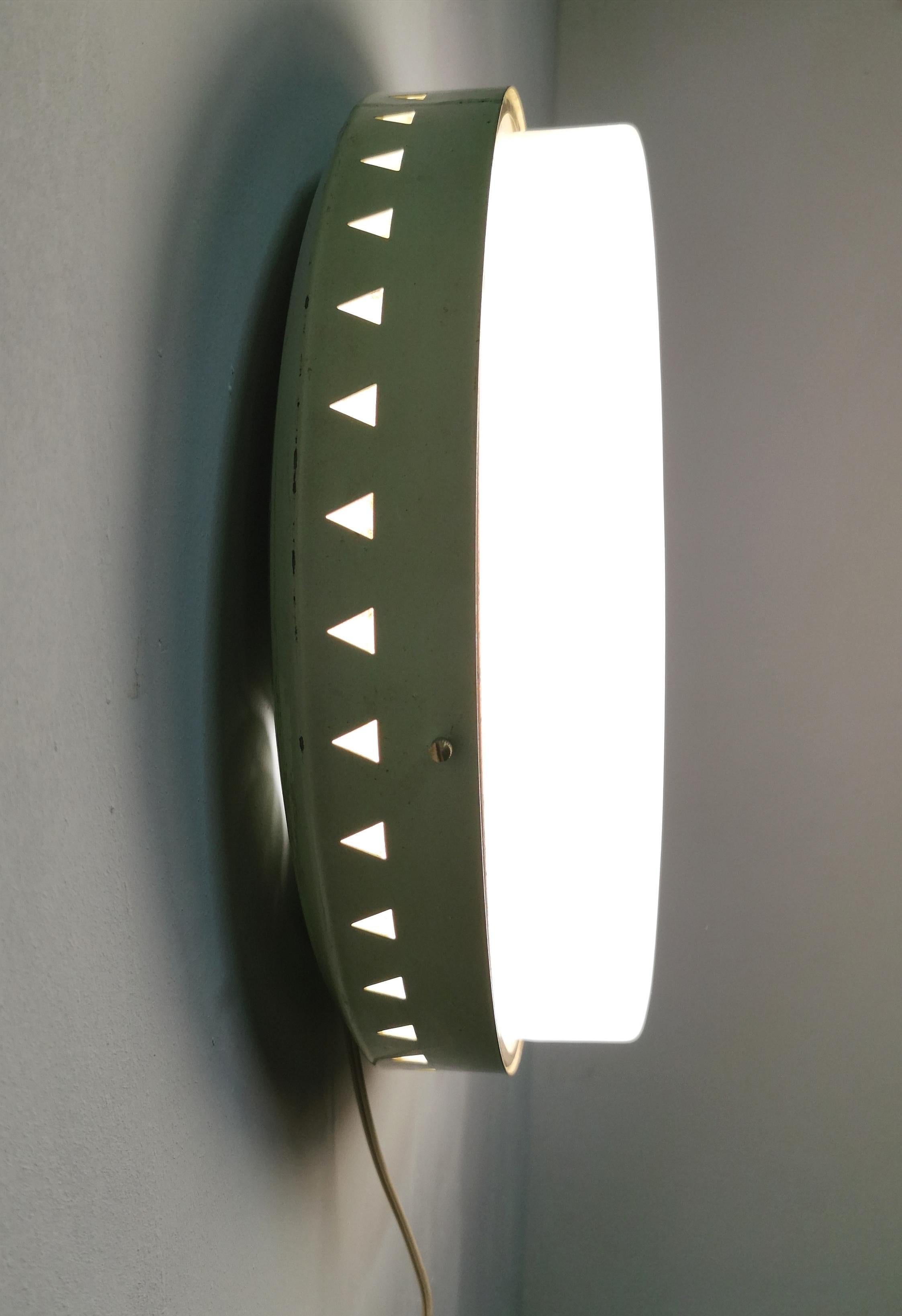20th Century Midcentury Wall Light Sconce Plexiglass Enameled Metal Brass Italian Design 1960 For Sale