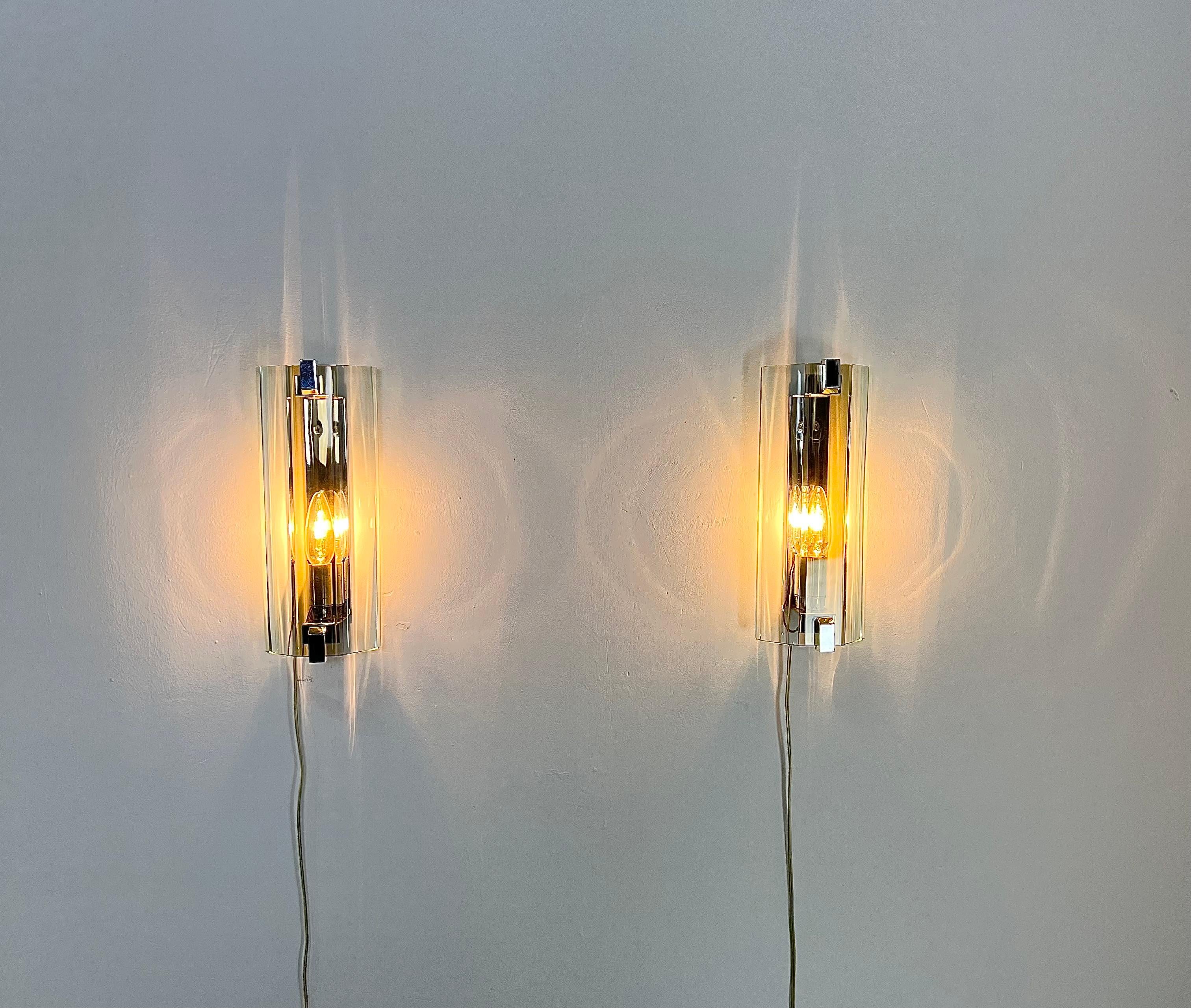 Midcentury Wall Lights Sconces Glass Metal Aluminum Veca Italy 1970s Set of 2 For Sale 5