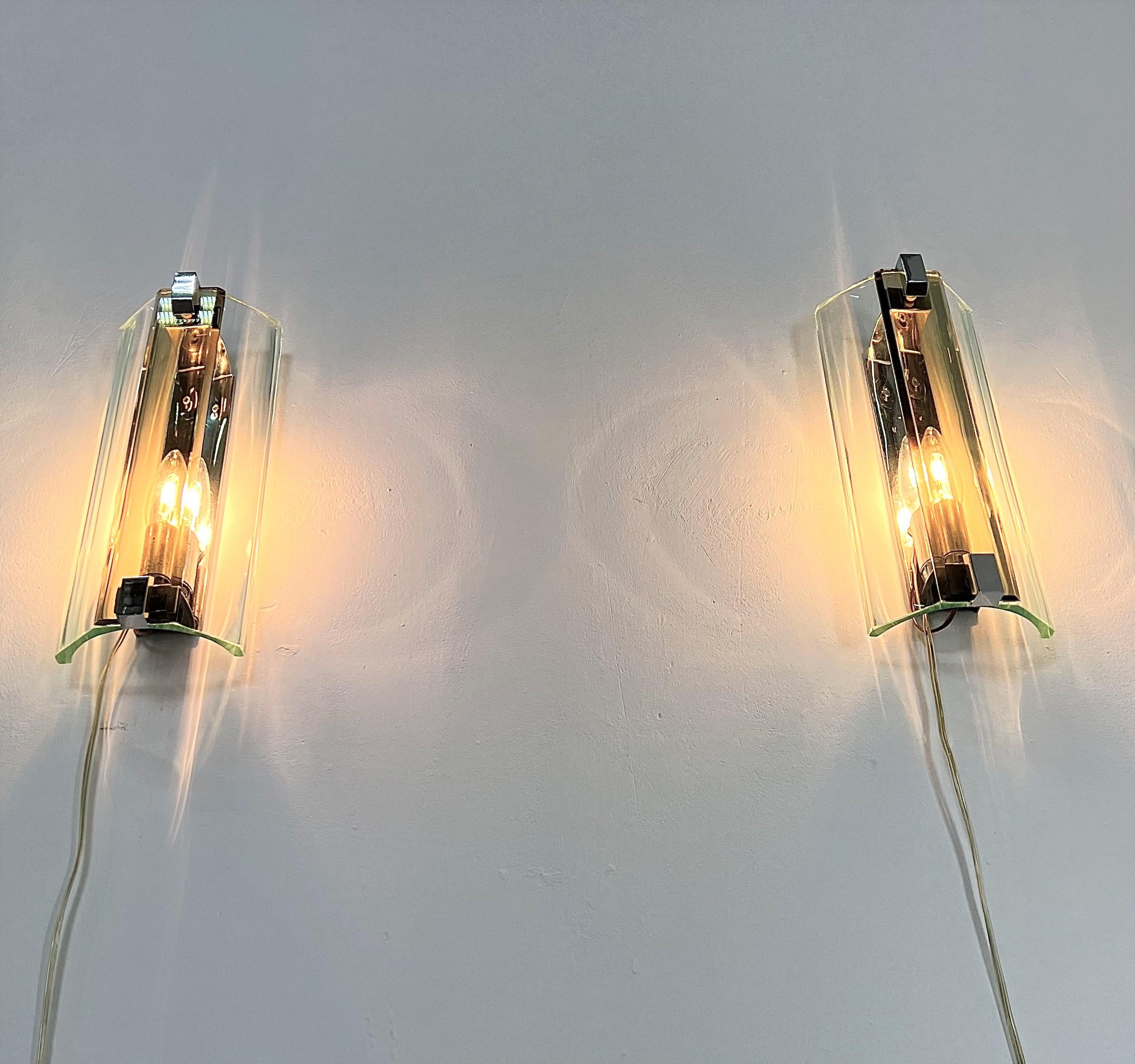Midcentury Wall Lights Sconces Glass Metal Aluminum Veca Italy 1970s Set of 2 In Good Condition For Sale In Palermo, IT