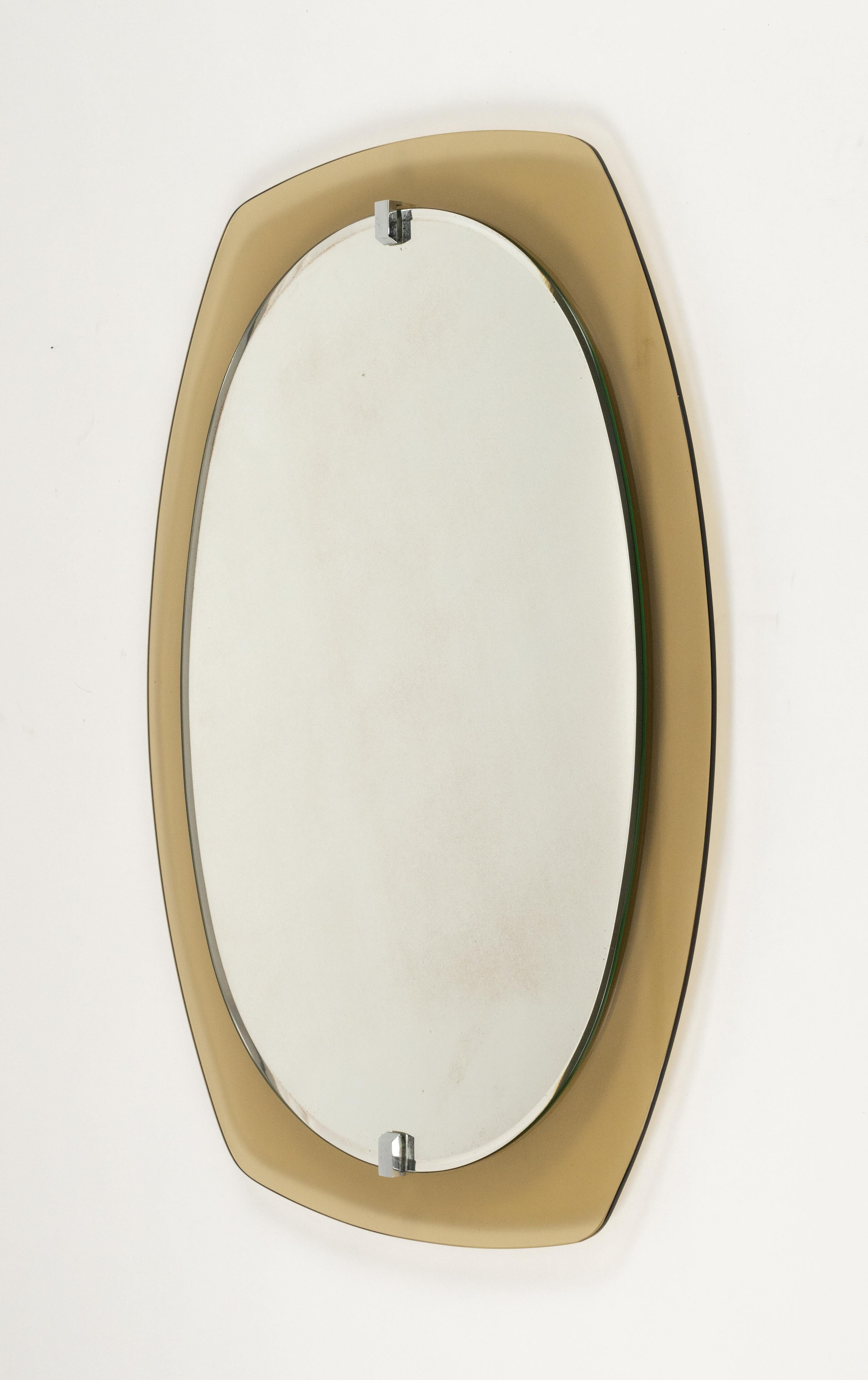 Midcentury Wandspiegel Abgeschrägter Rahmen aus Rauchglas von Veca, Italien 1970er im Angebot 3