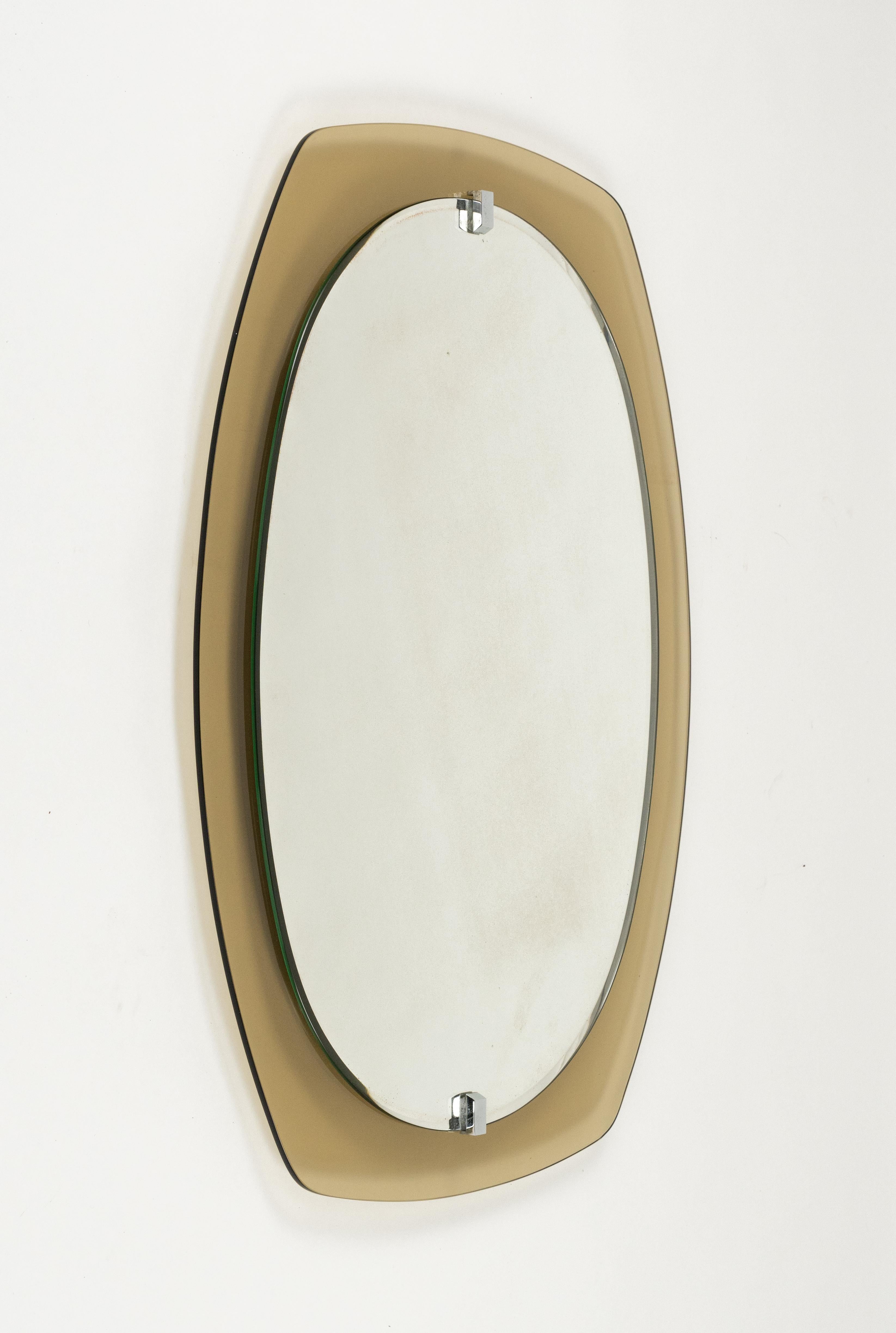 Midcentury Wandspiegel Abgeschrägter Rahmen aus Rauchglas von Veca, Italien 1970er (Ende des 20. Jahrhunderts) im Angebot