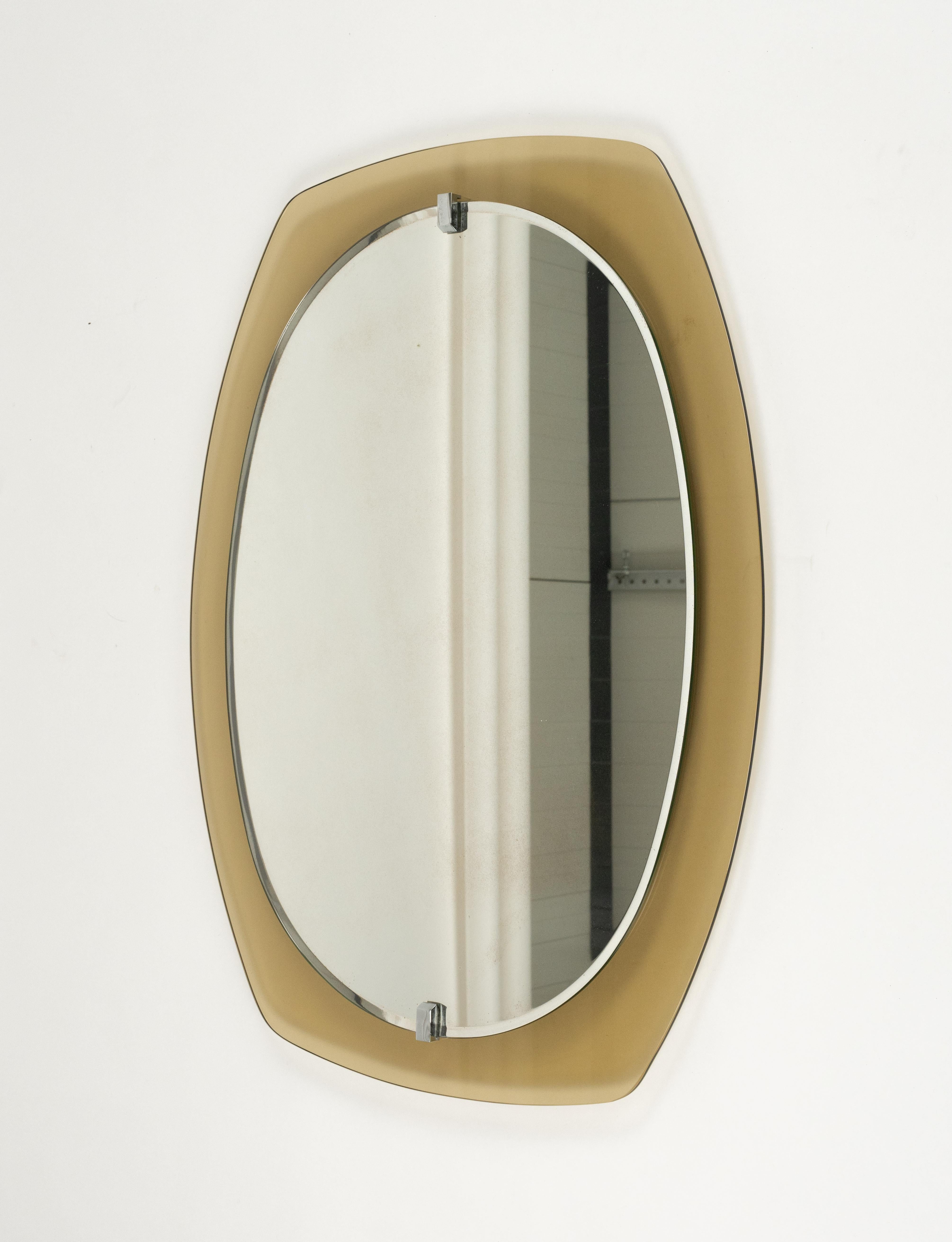 Midcentury Wandspiegel Abgeschrägter Rahmen aus Rauchglas von Veca, Italien 1970er im Angebot 2