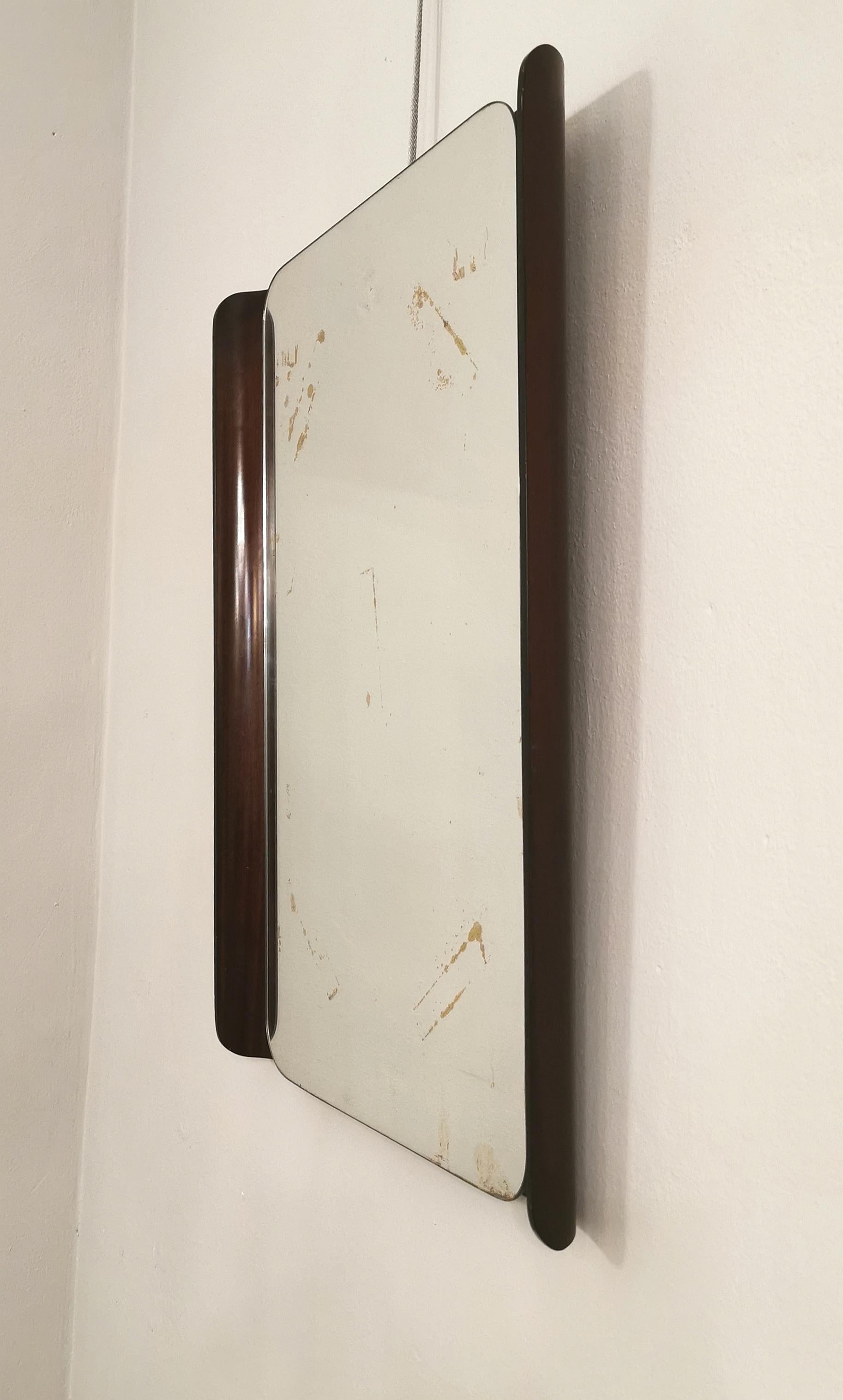 Design wall mirror by an unknown designer in rectangular shape with rounded corners and curved teak wood border. Made in Italy in the 1960s.



Note: We try to offer our customers an excellent service even in shipments all over the world,