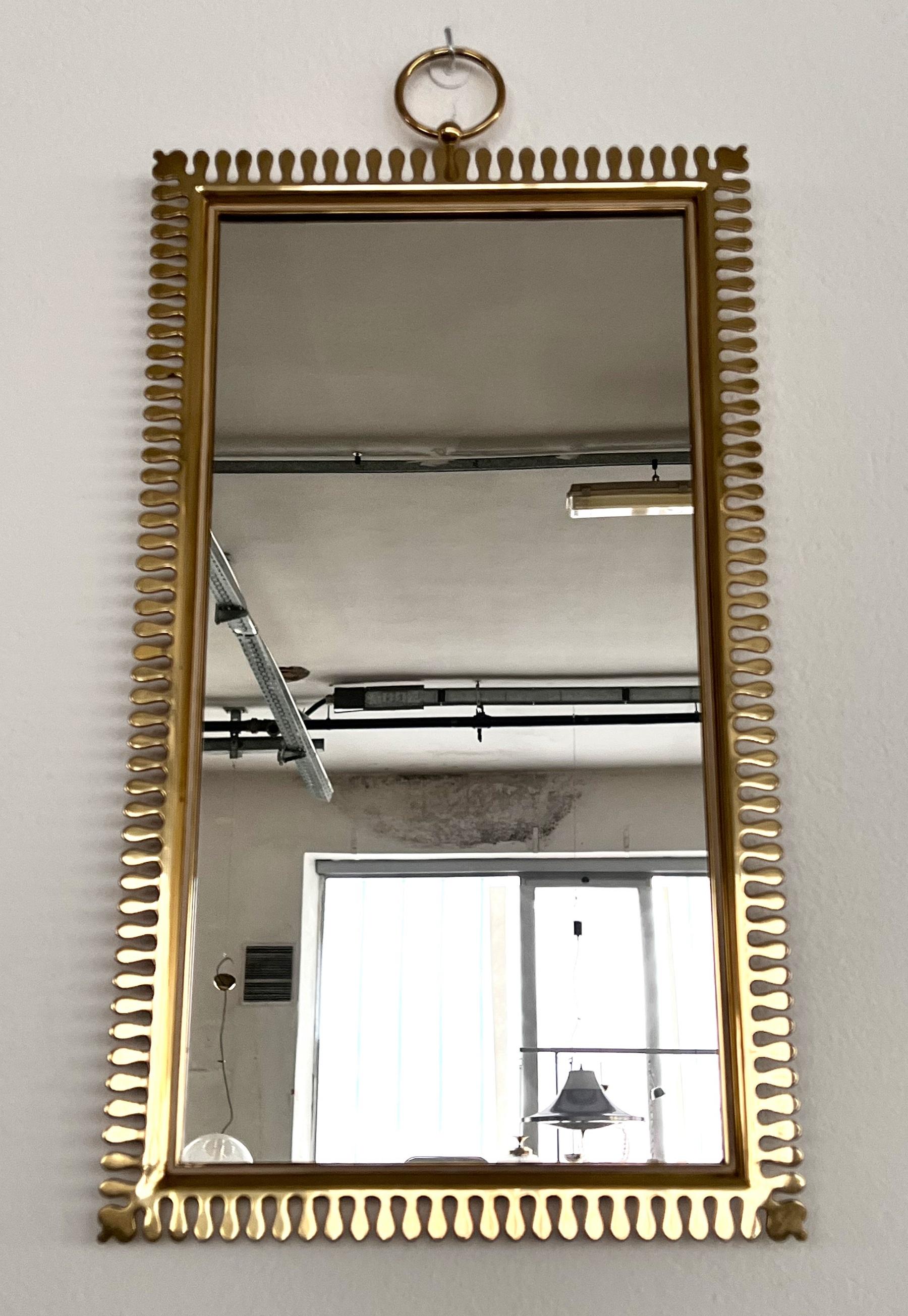 Midcentury Wall Mirror in Brass by Vereinigte Werkstätten München, 1970s In Good Condition In Morazzone, Varese